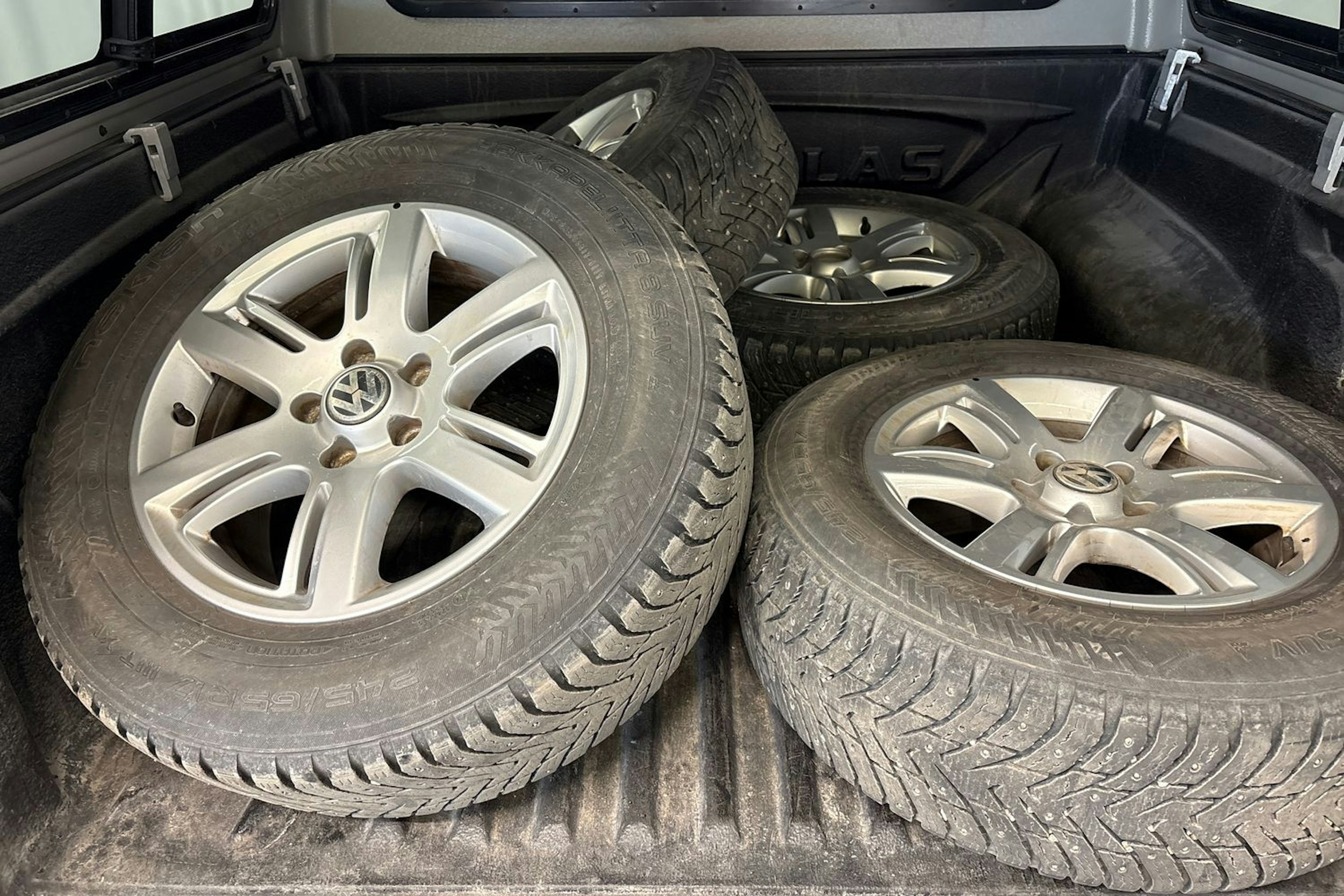 ruskea (beige) Volkswagen Amarok 2014 kuva 24.