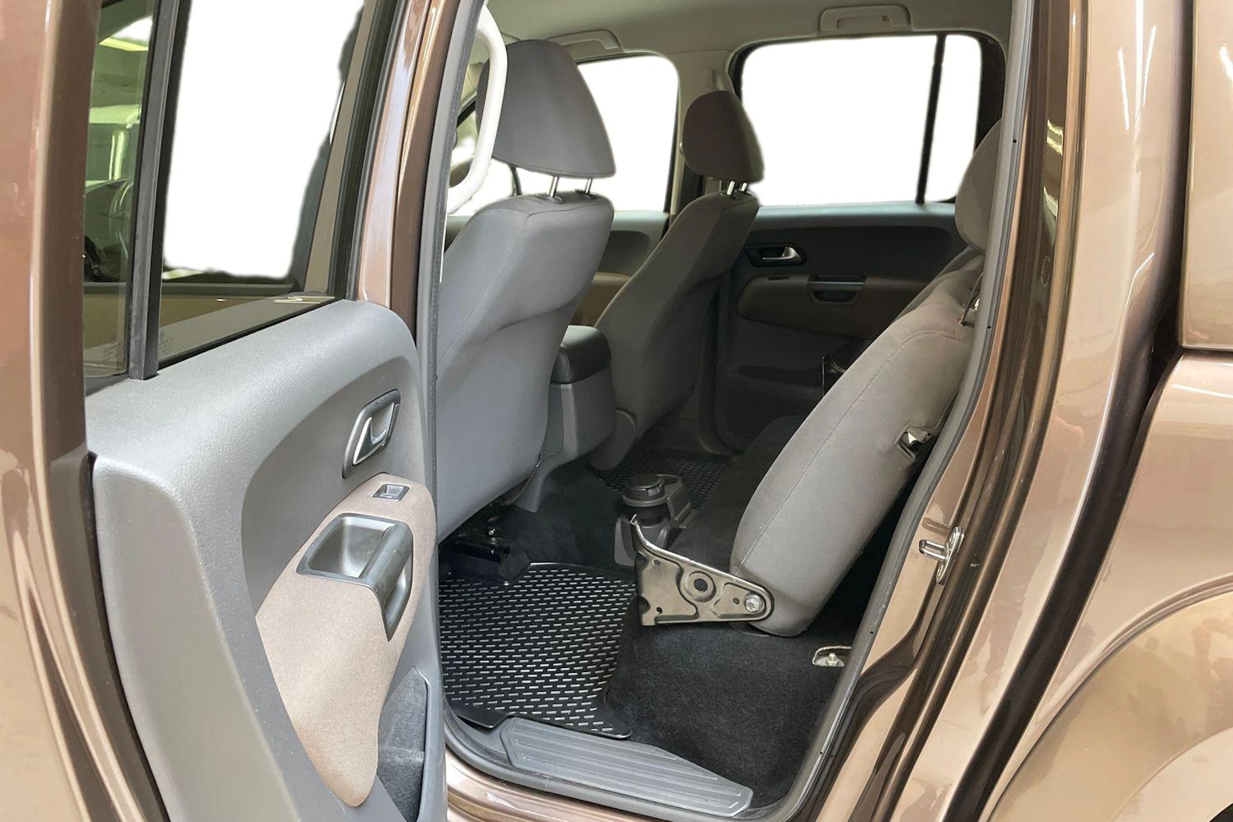 met. ruskea (beige) Volkswagen Amarok 2014 kuva 11.