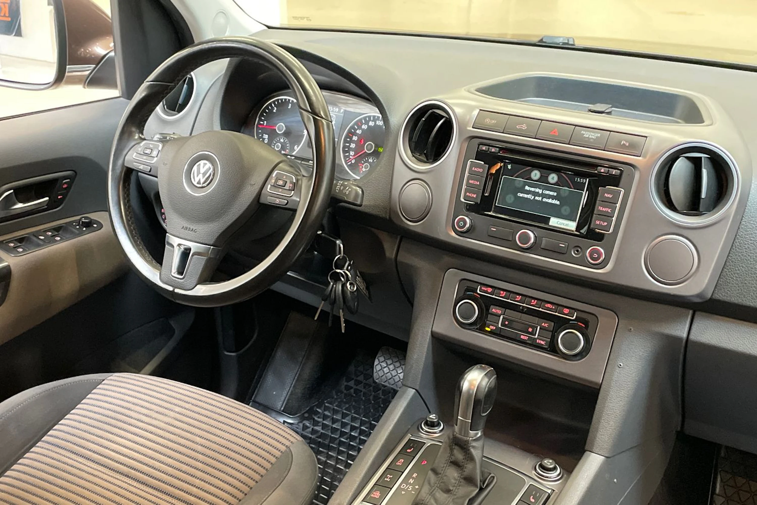 met. ruskea (beige) Volkswagen Amarok 2014 kuva 16.