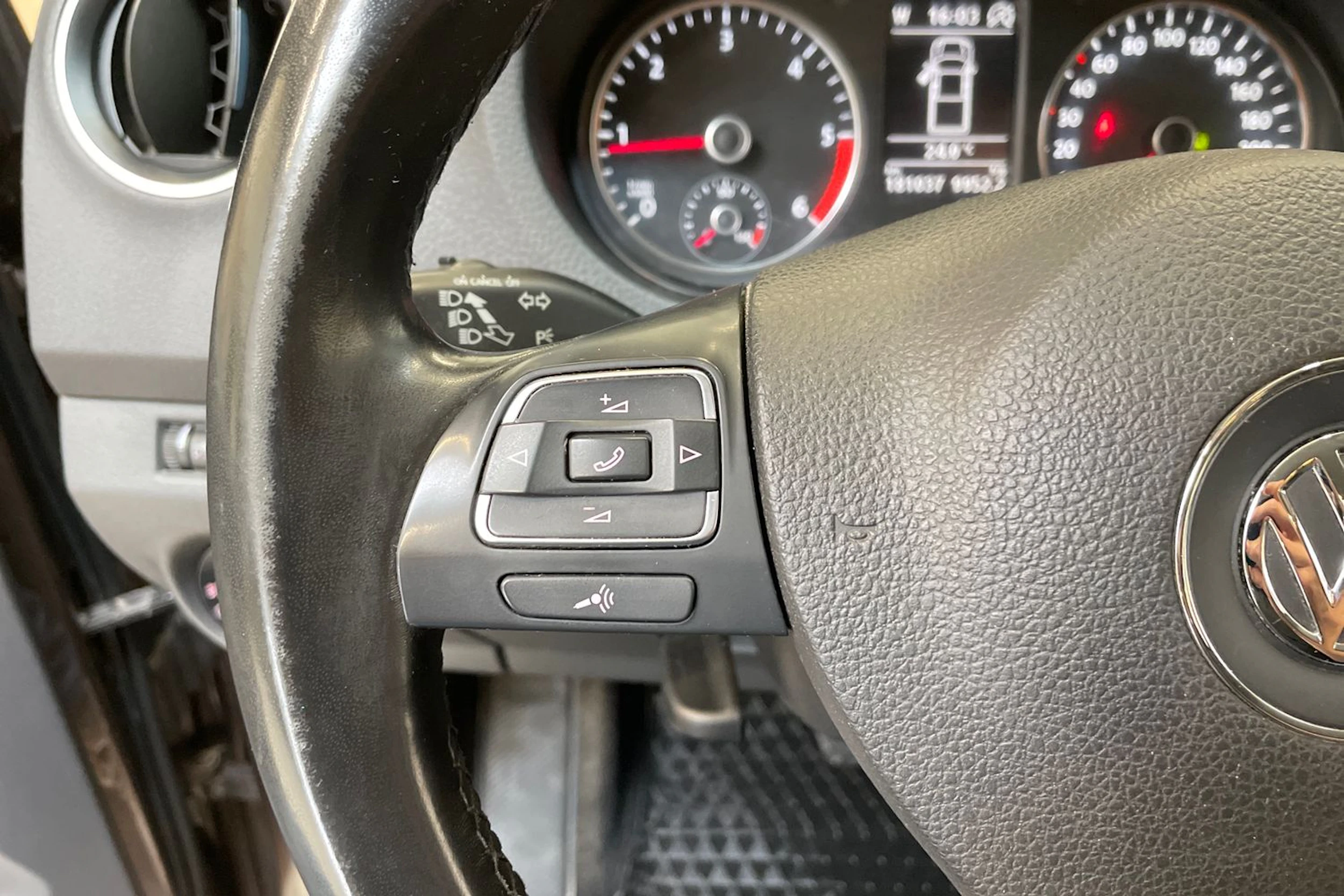 met. ruskea (beige) Volkswagen Amarok 2014 kuva 32.