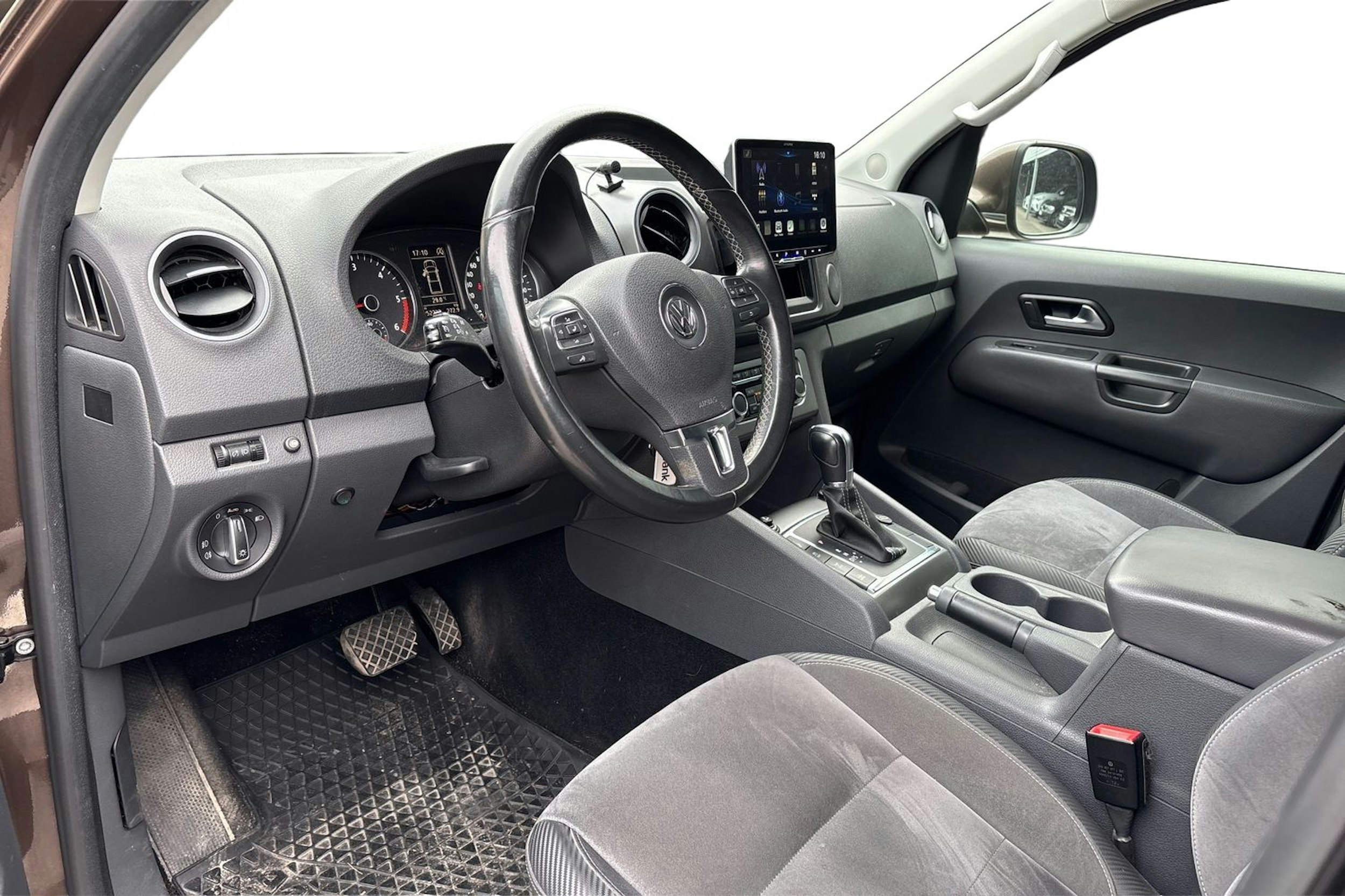 ruskea (beige) Volkswagen Amarok 2015 kuva 3.