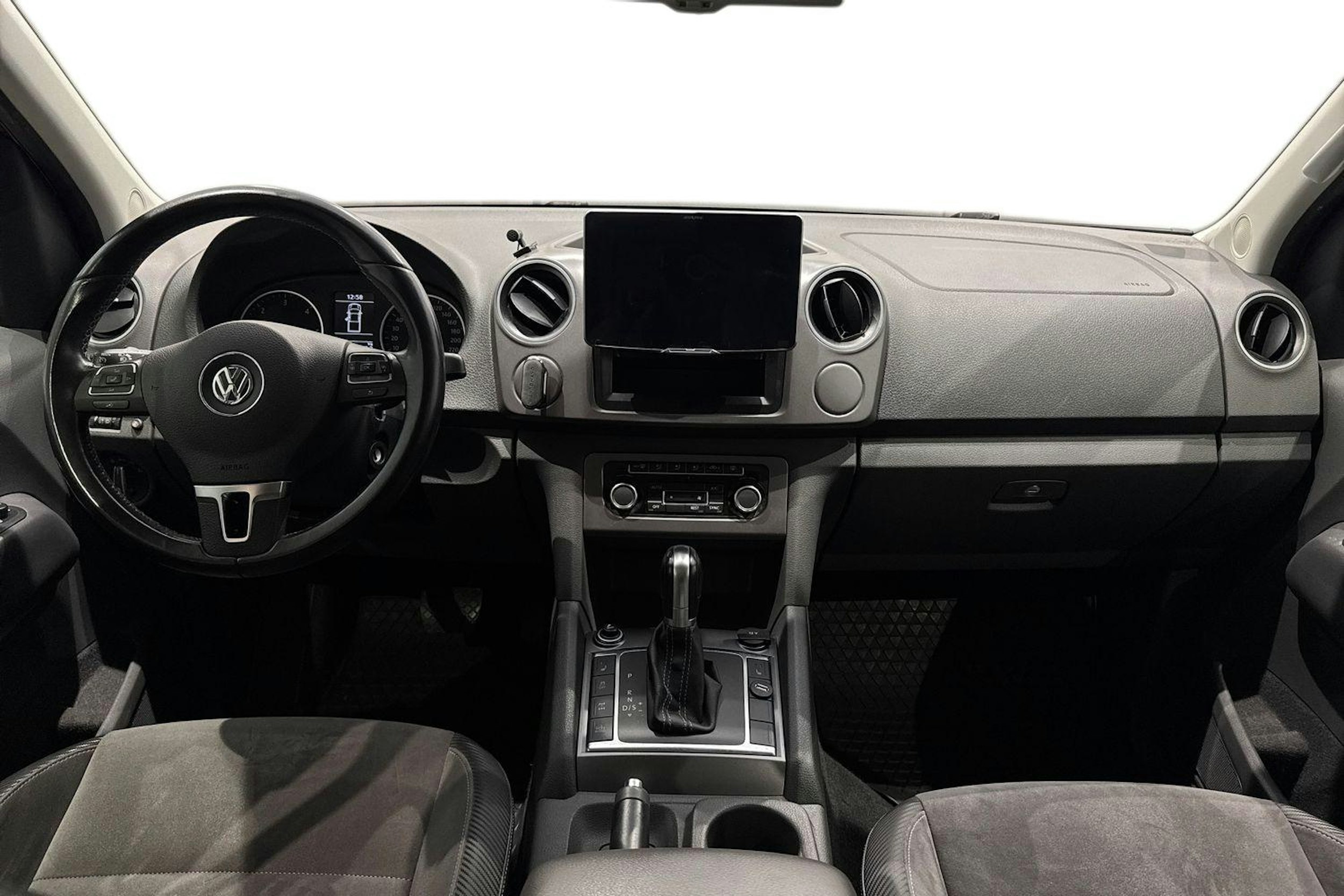 ruskea (beige) Volkswagen Amarok 2015 kuva 9.