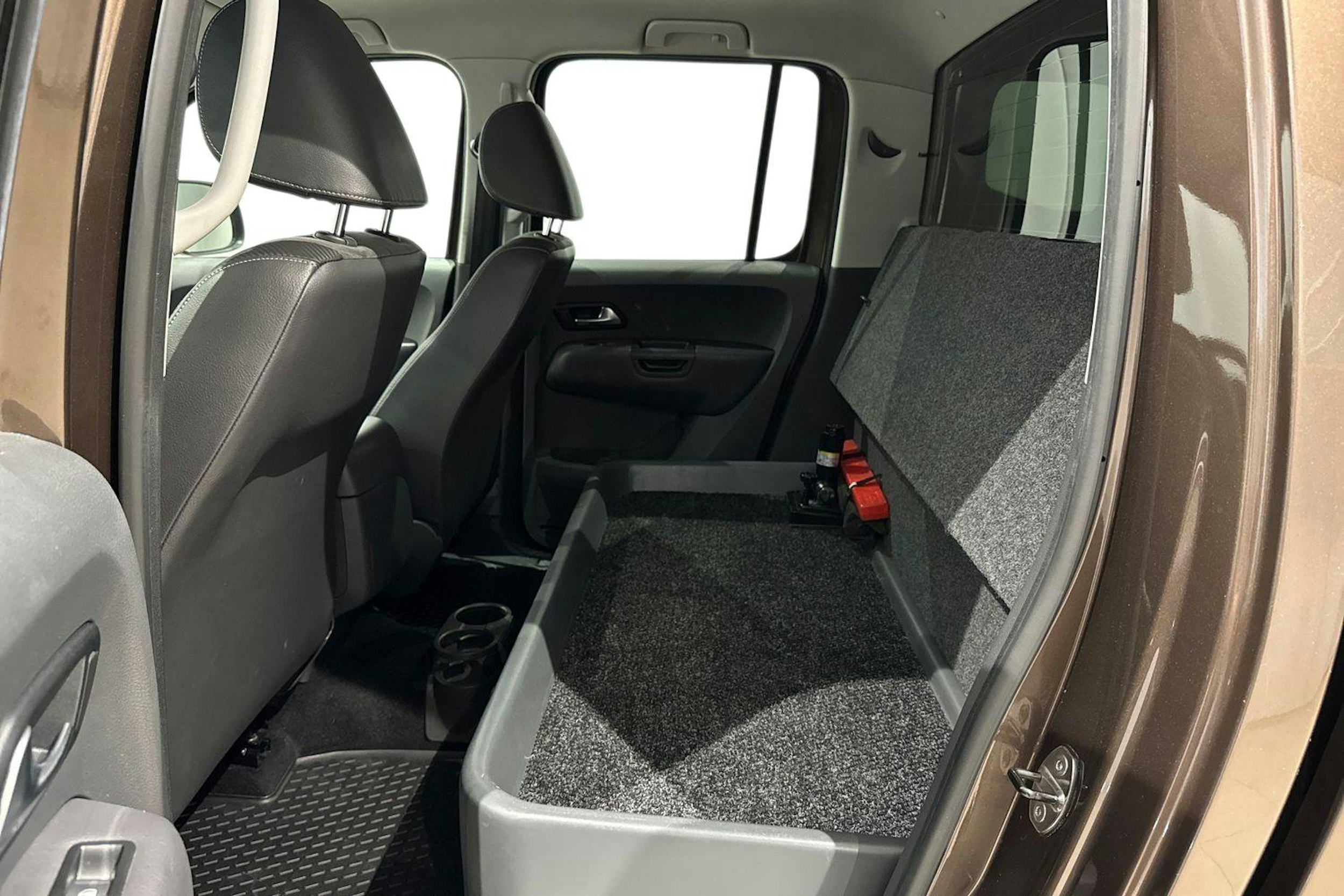 ruskea (beige) Volkswagen Amarok 2015 kuva 10.