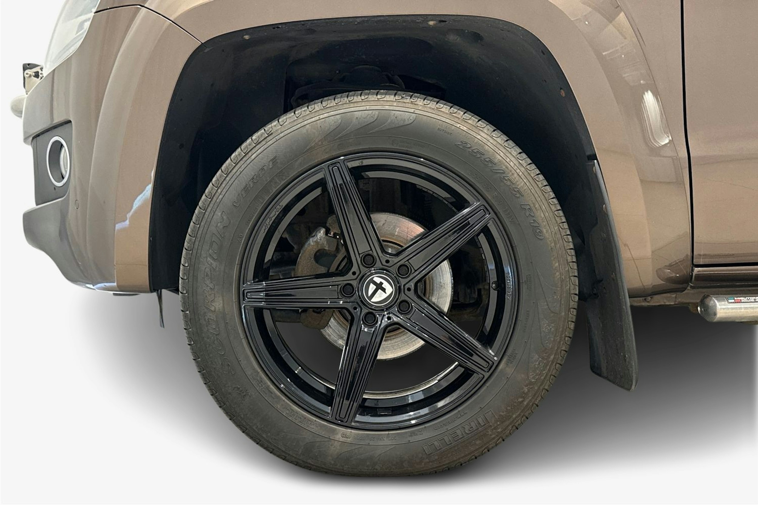 ruskea (beige) Volkswagen Amarok 2015 kuva 11.