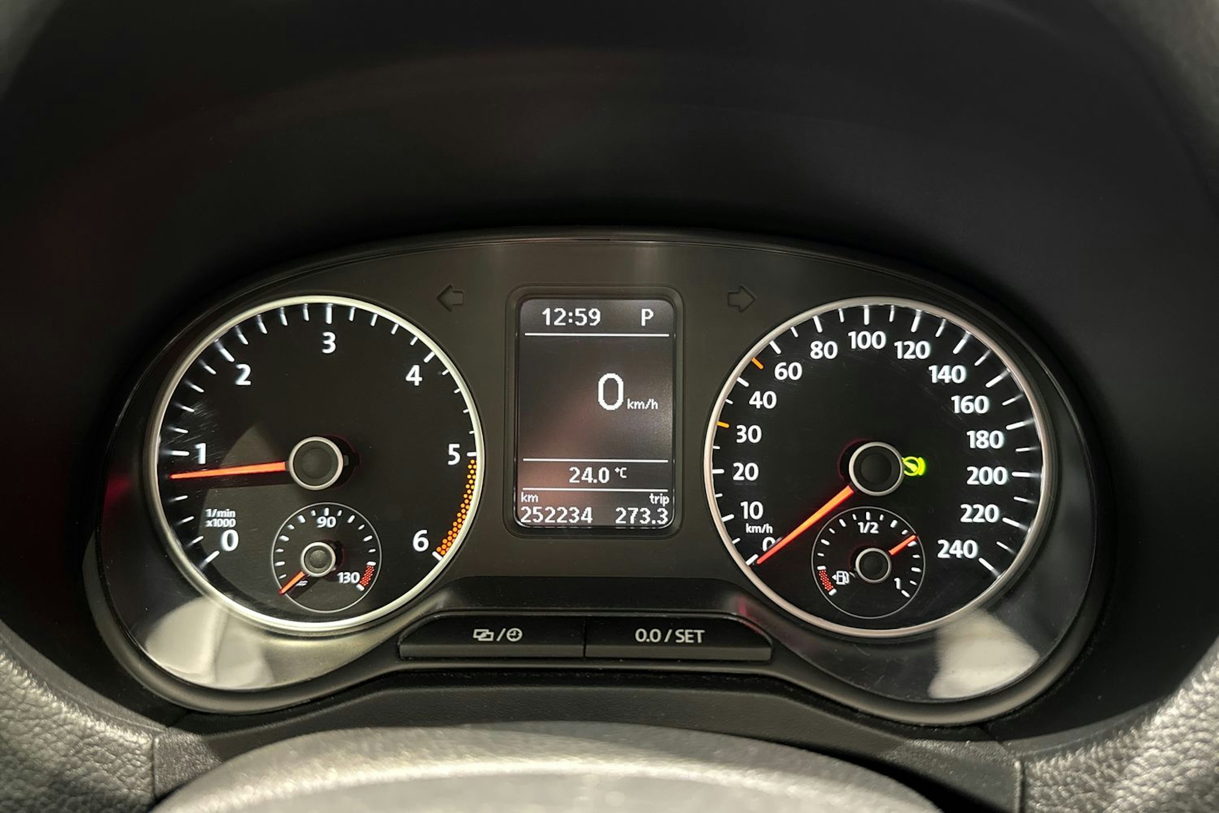 ruskea (beige) Volkswagen Amarok 2015 kuva 17.