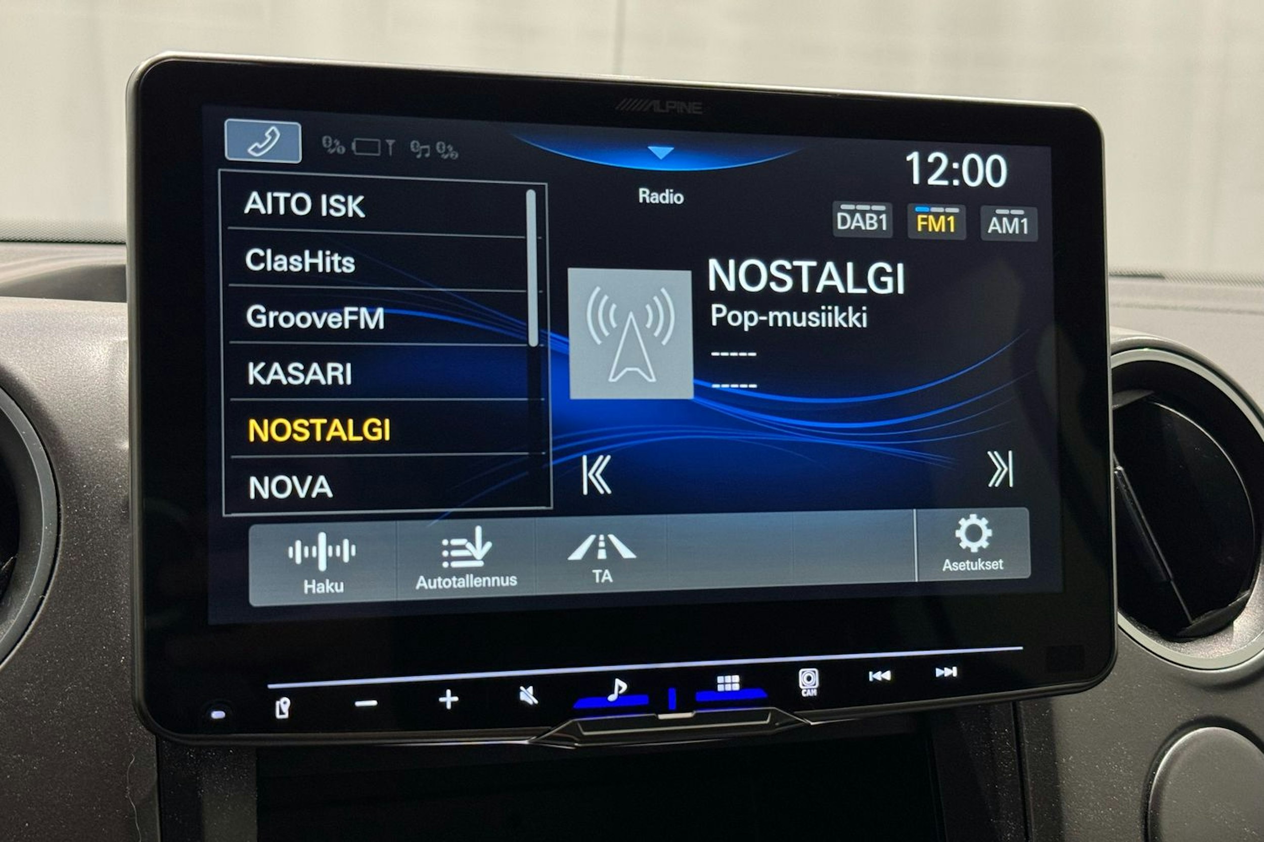 ruskea (beige) Volkswagen Amarok 2015 kuva 19.