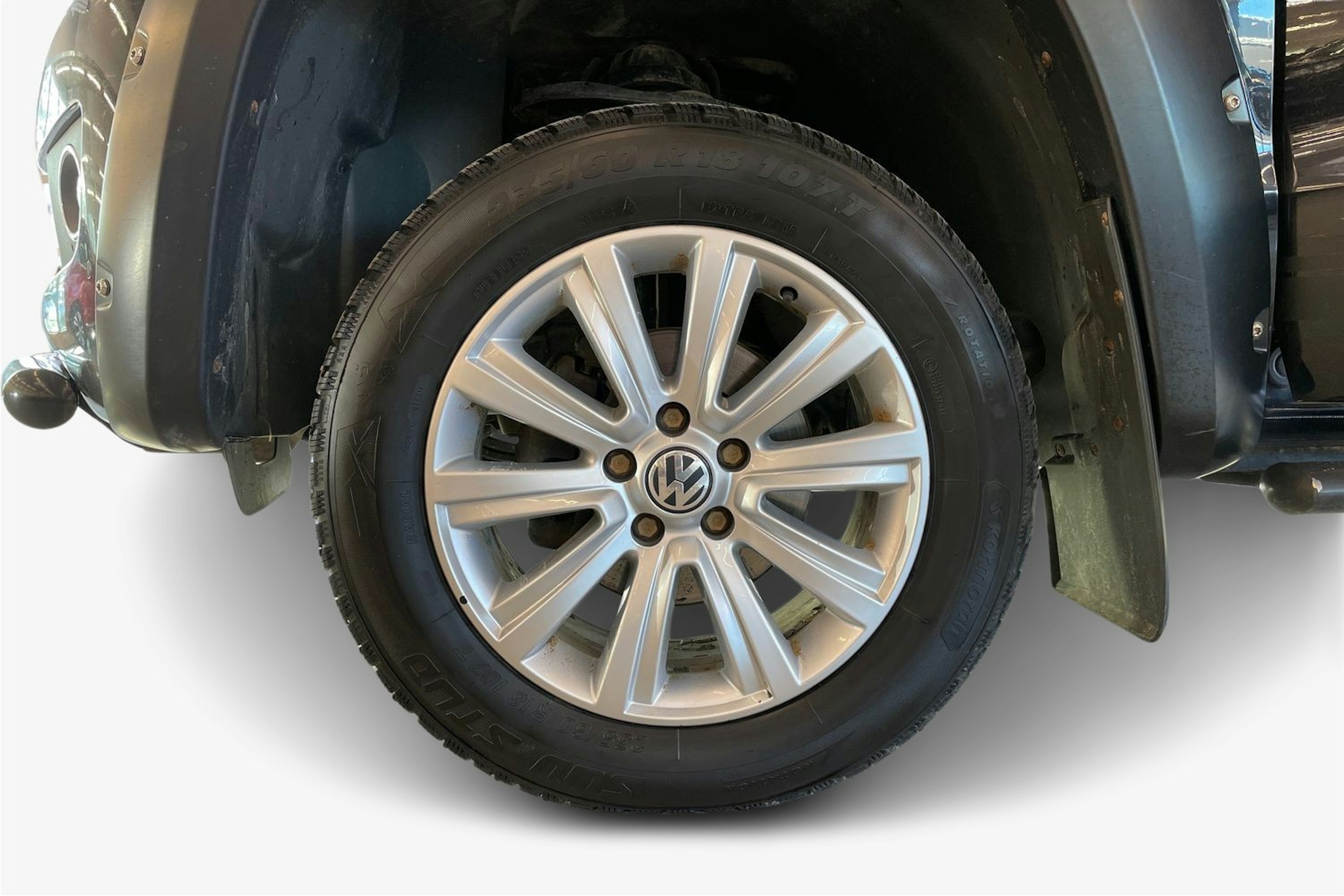 Musta Volkswagen Amarok 2015 kuva 11.