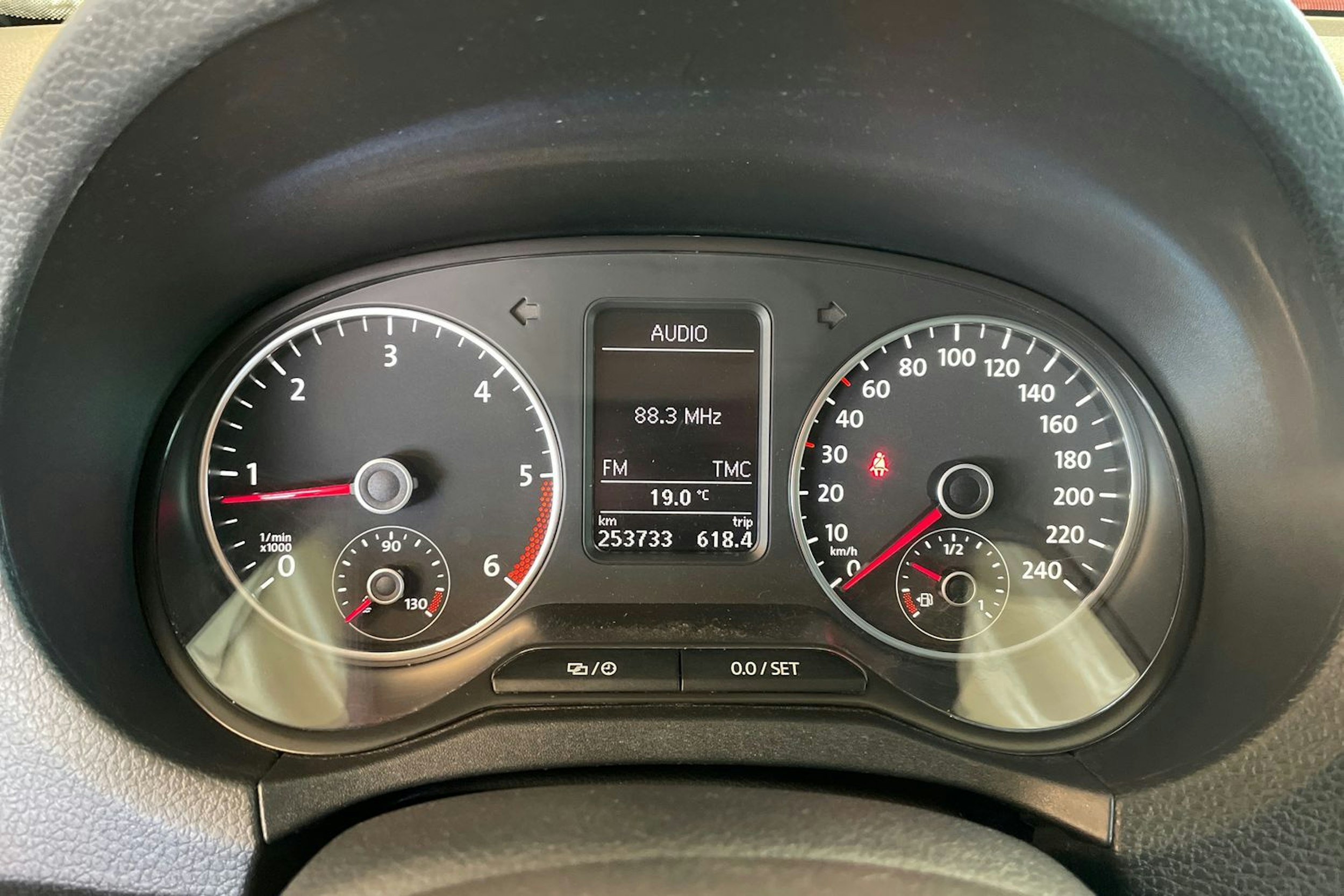 Musta Volkswagen Amarok 2015 kuva 14.