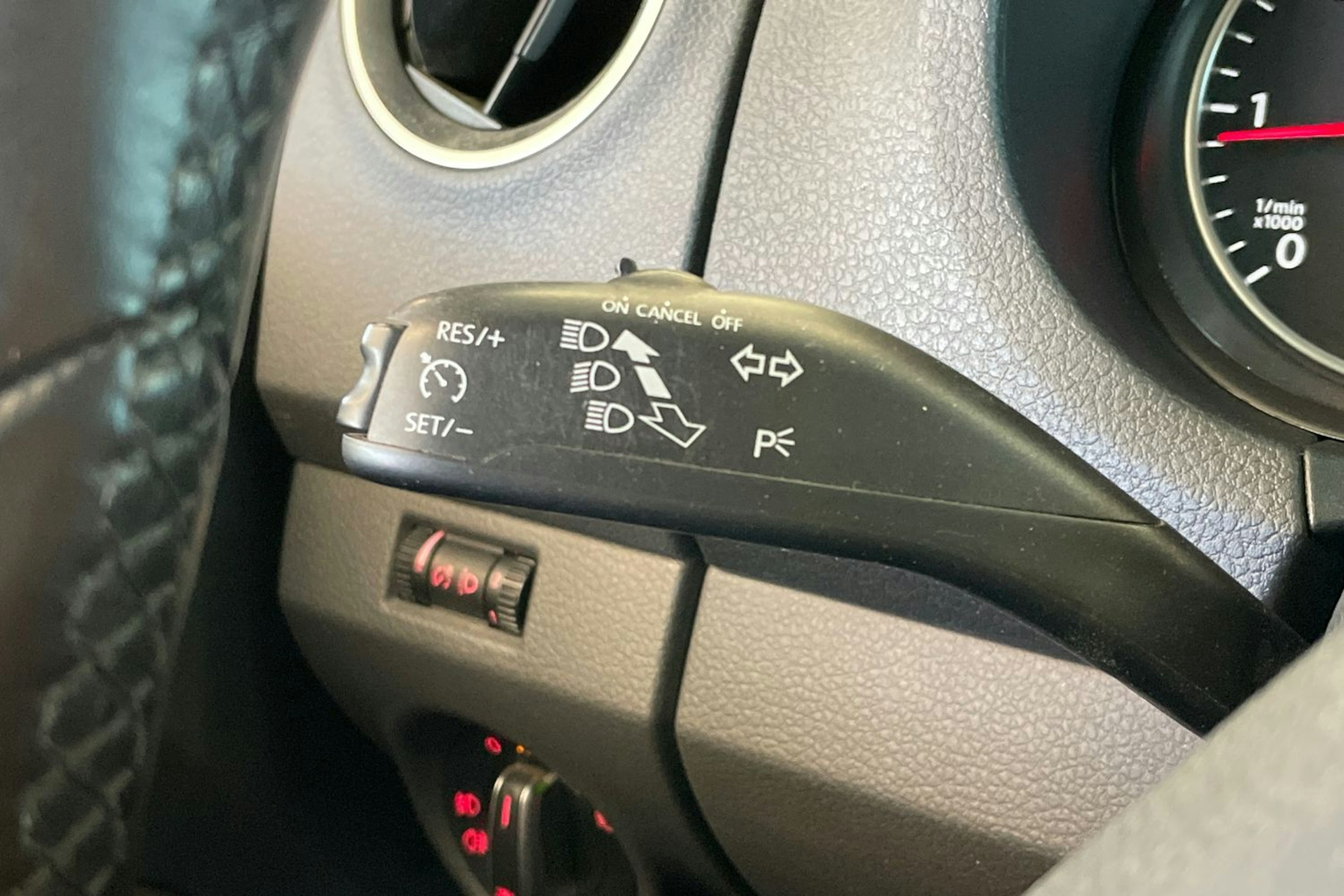 Musta Volkswagen Amarok 2015 kuva 17.