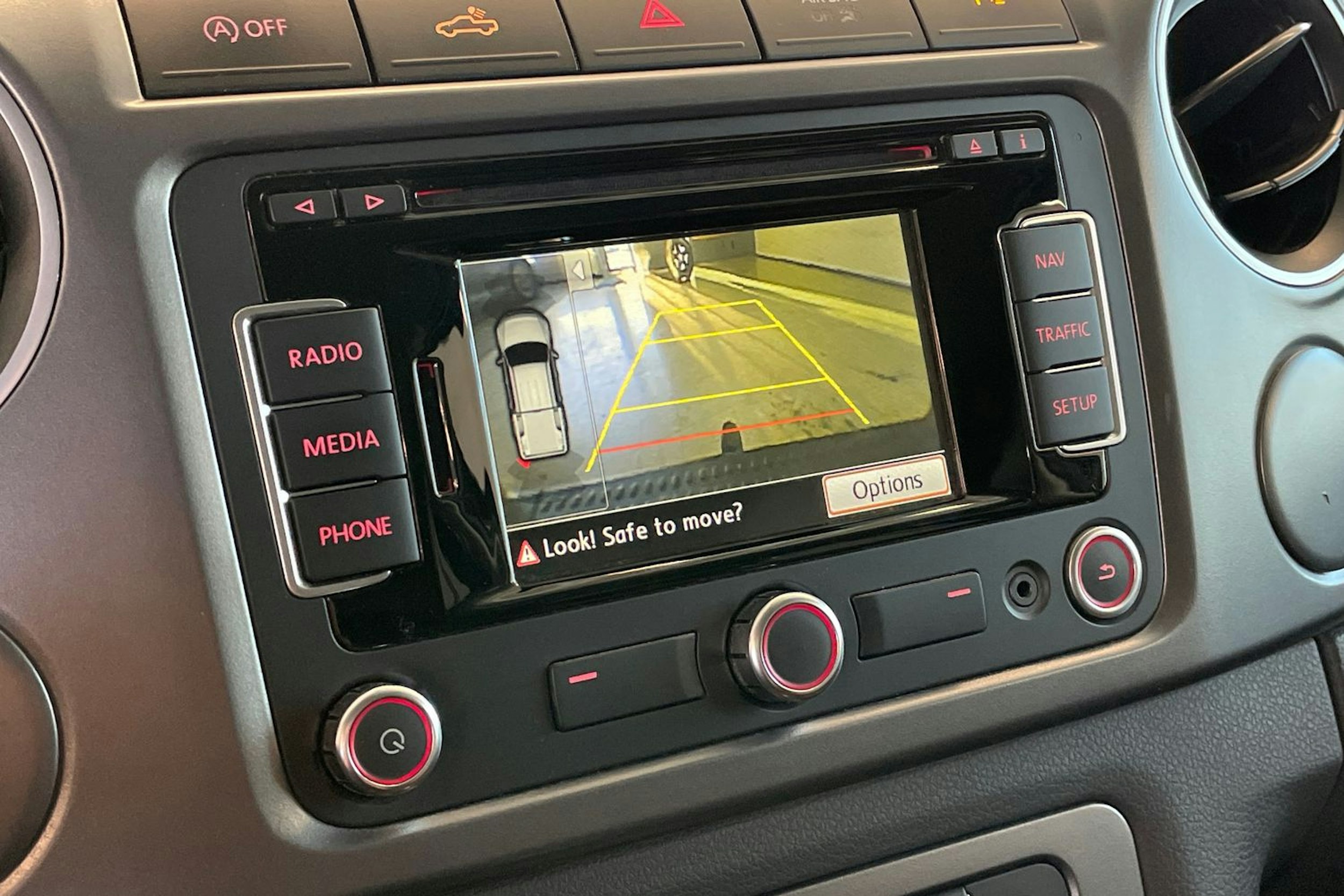 Musta Volkswagen Amarok 2015 kuva 19.