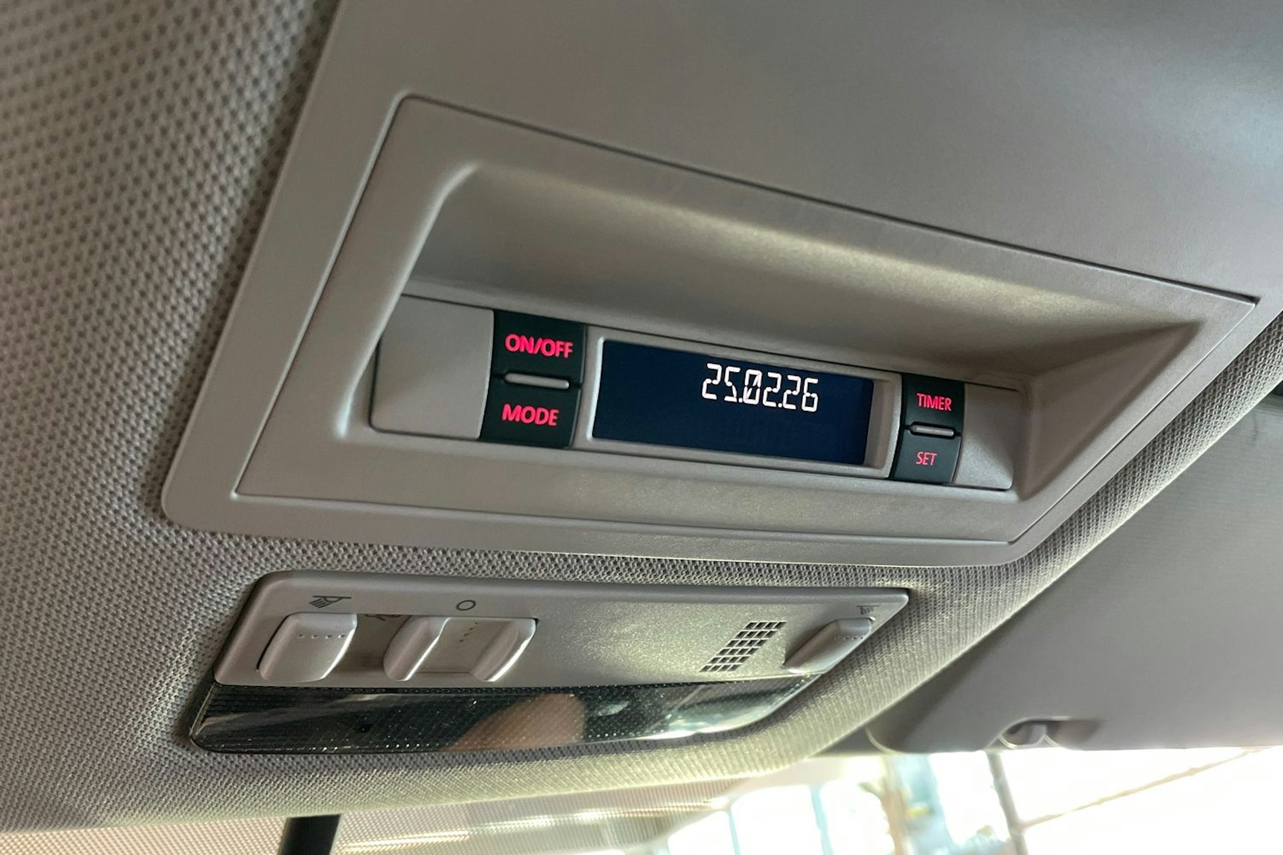 Musta Volkswagen Amarok 2015 kuva 22.