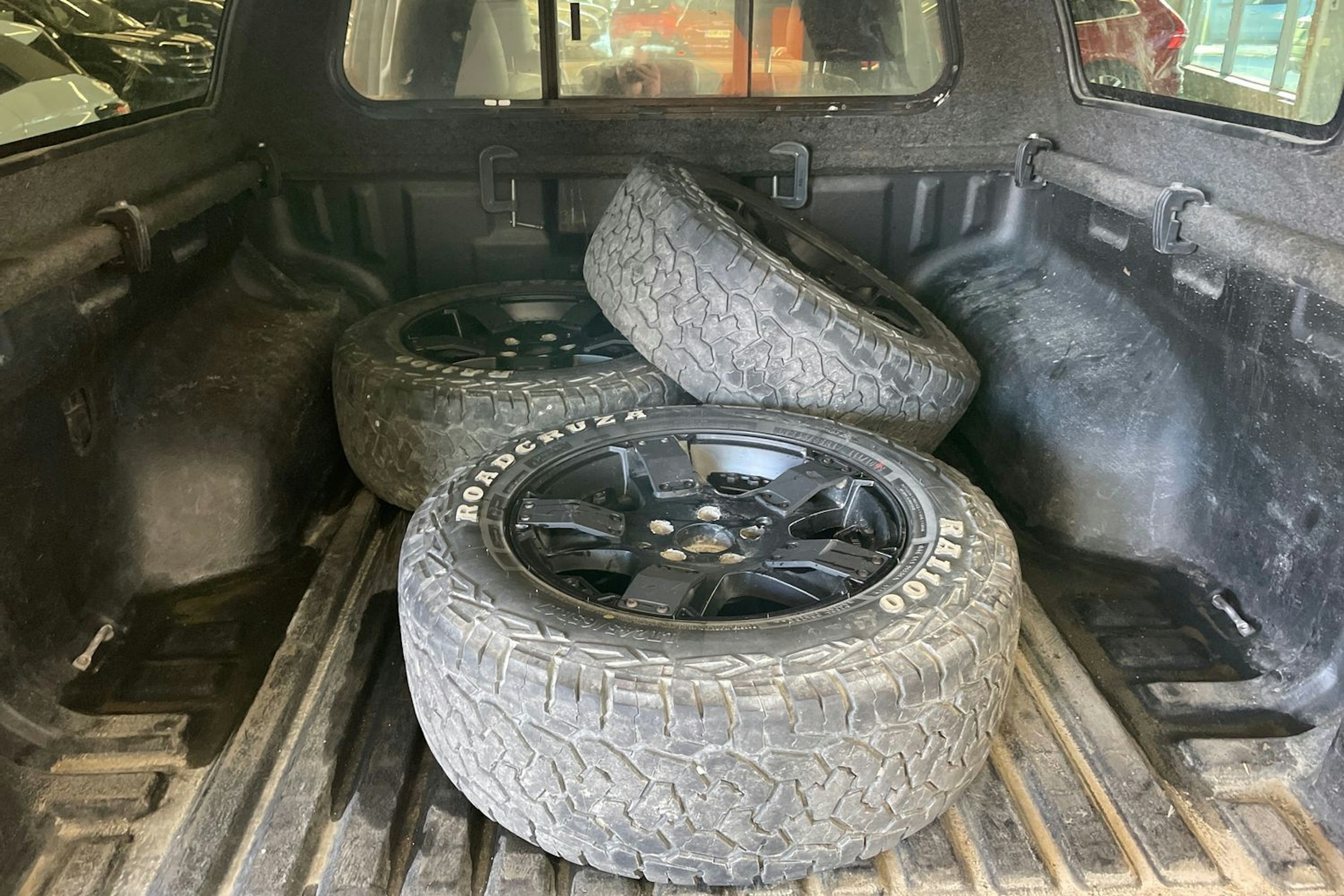 Musta Volkswagen Amarok 2015 kuva 24.