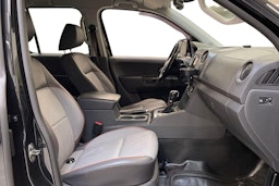 musta Volkswagen Amarok 2015 kuva 8.