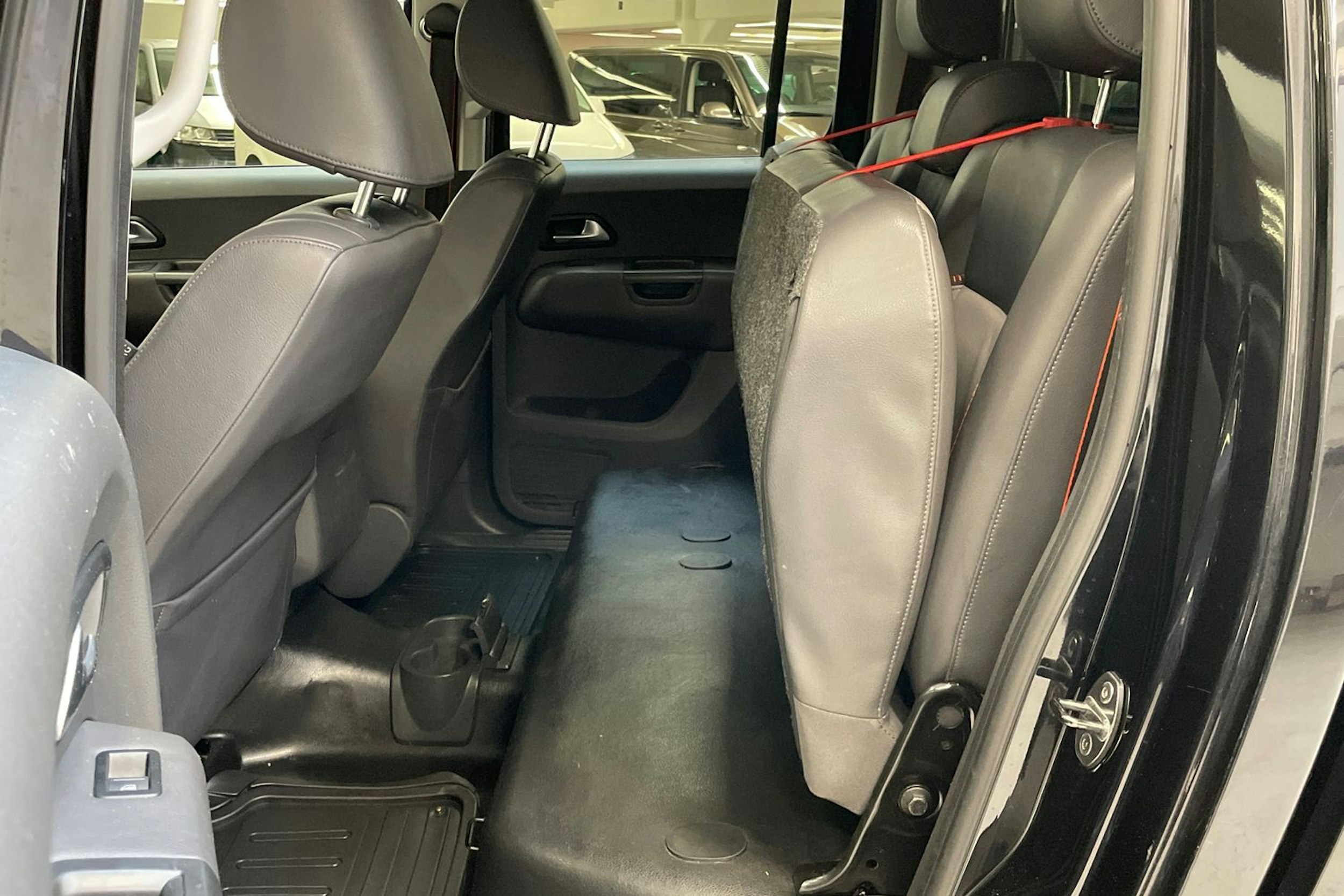 musta Volkswagen Amarok 2015 kuva 10.