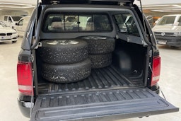 musta Volkswagen Amarok 2015 kuva 11.