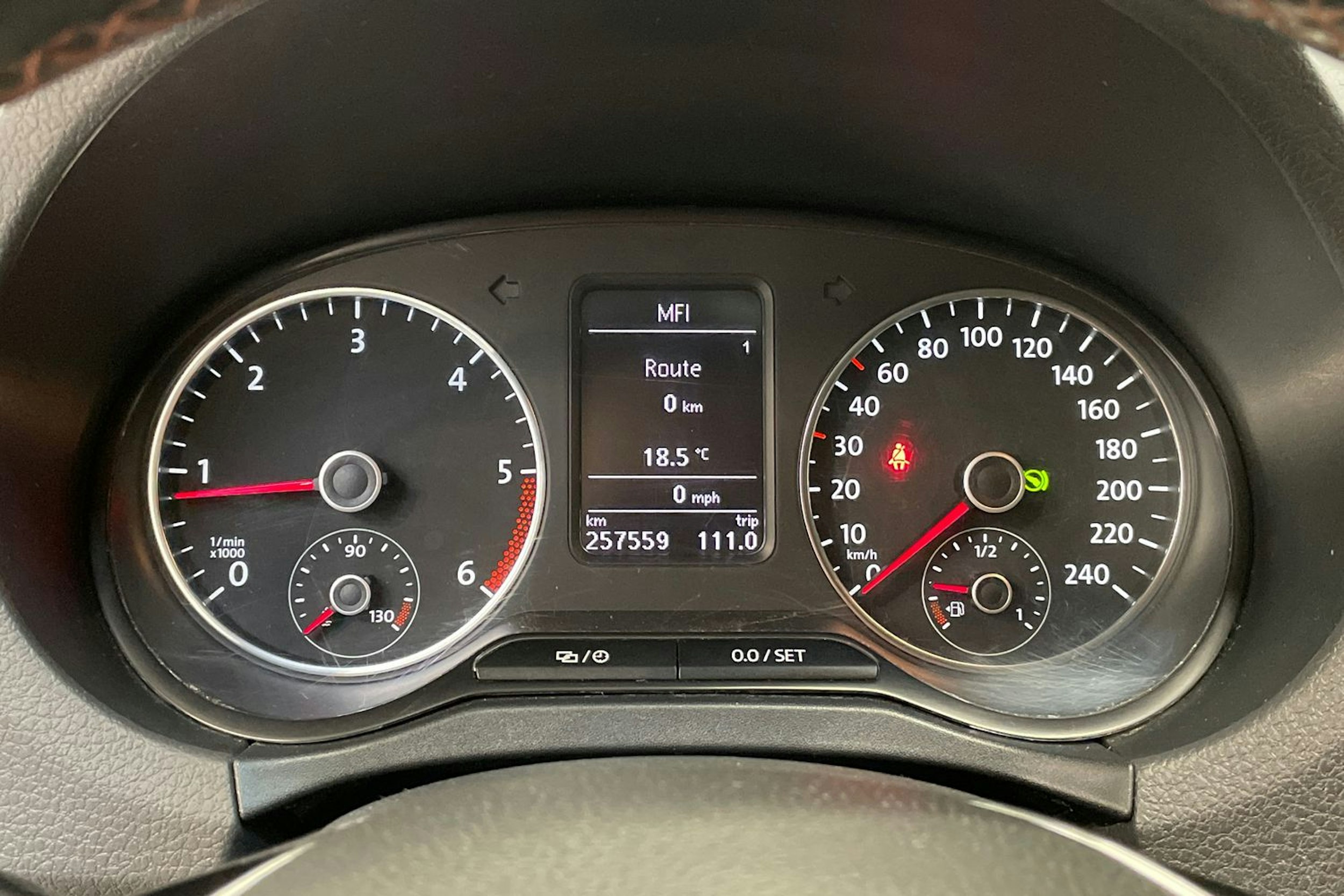 musta Volkswagen Amarok 2015 kuva 13.