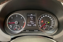 musta Volkswagen Amarok 2015 kuva 13.