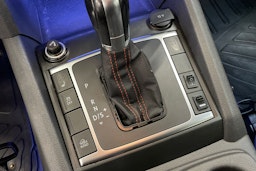musta Volkswagen Amarok 2015 kuva 16.