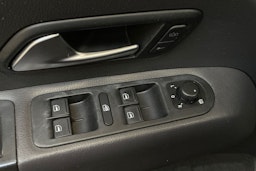 musta Volkswagen Amarok 2015 kuva 21.