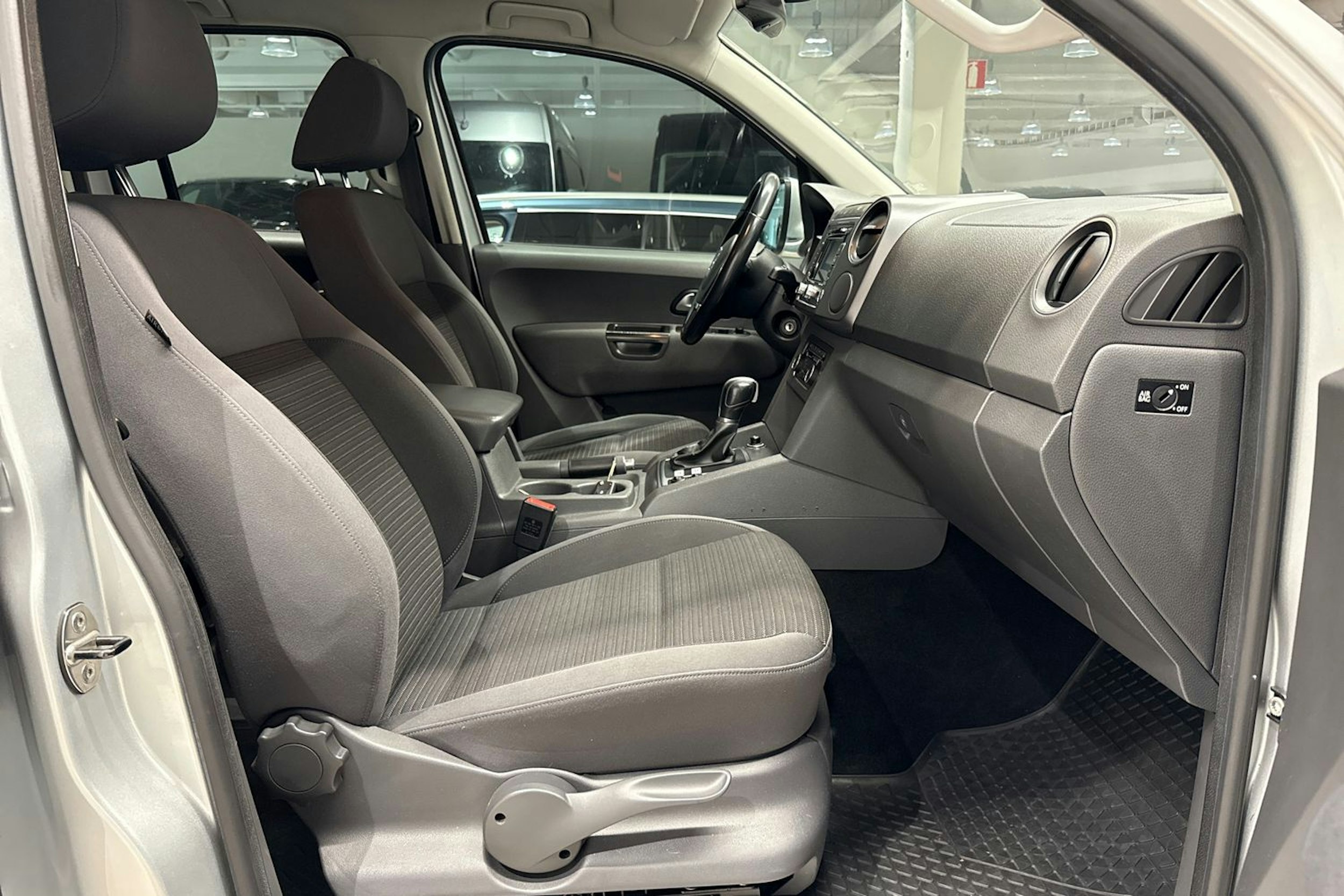 hopea Volkswagen Amarok 2015 kuva 25.