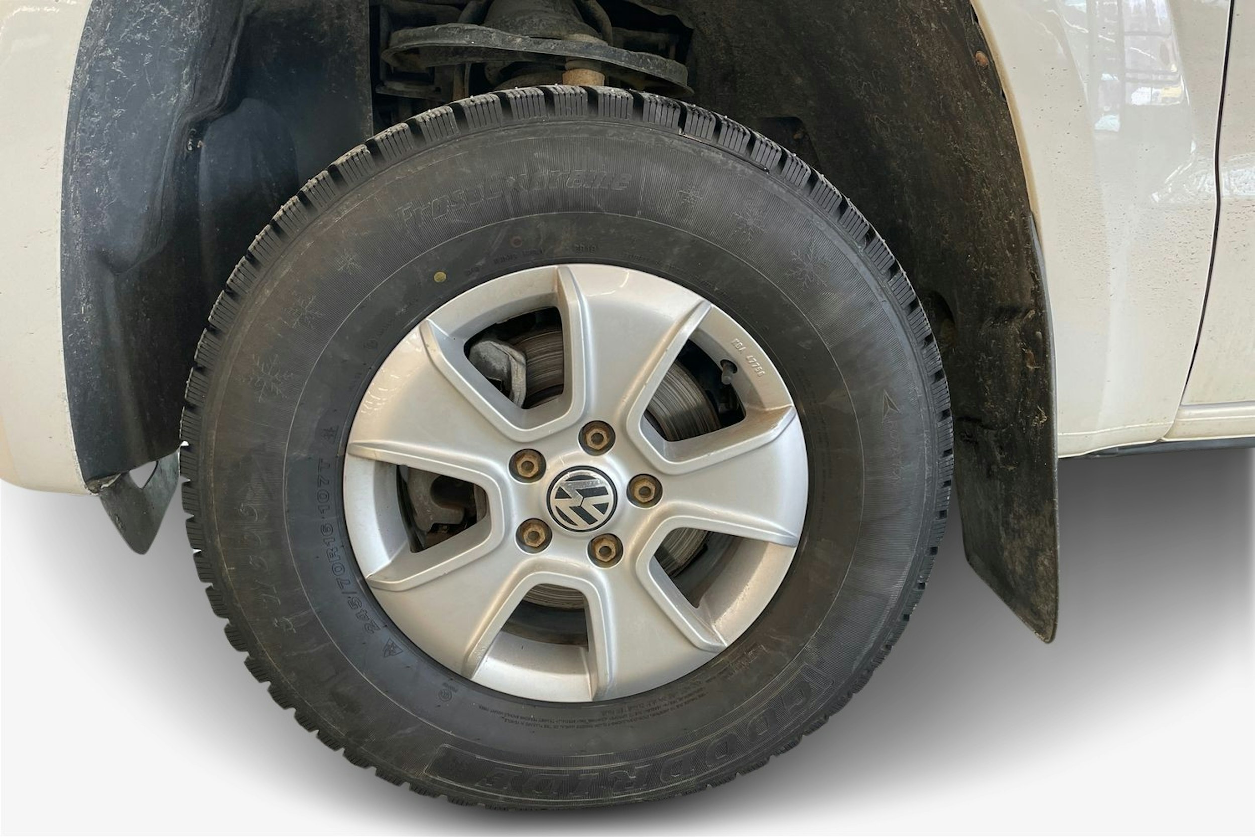 Valkoinen Volkswagen Amarok 2015 kuva 12.