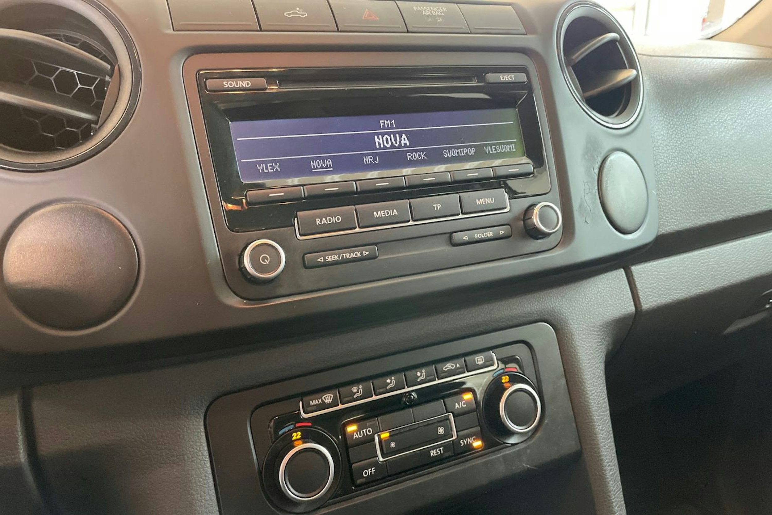 Valkoinen Volkswagen Amarok 2015 kuva 17.