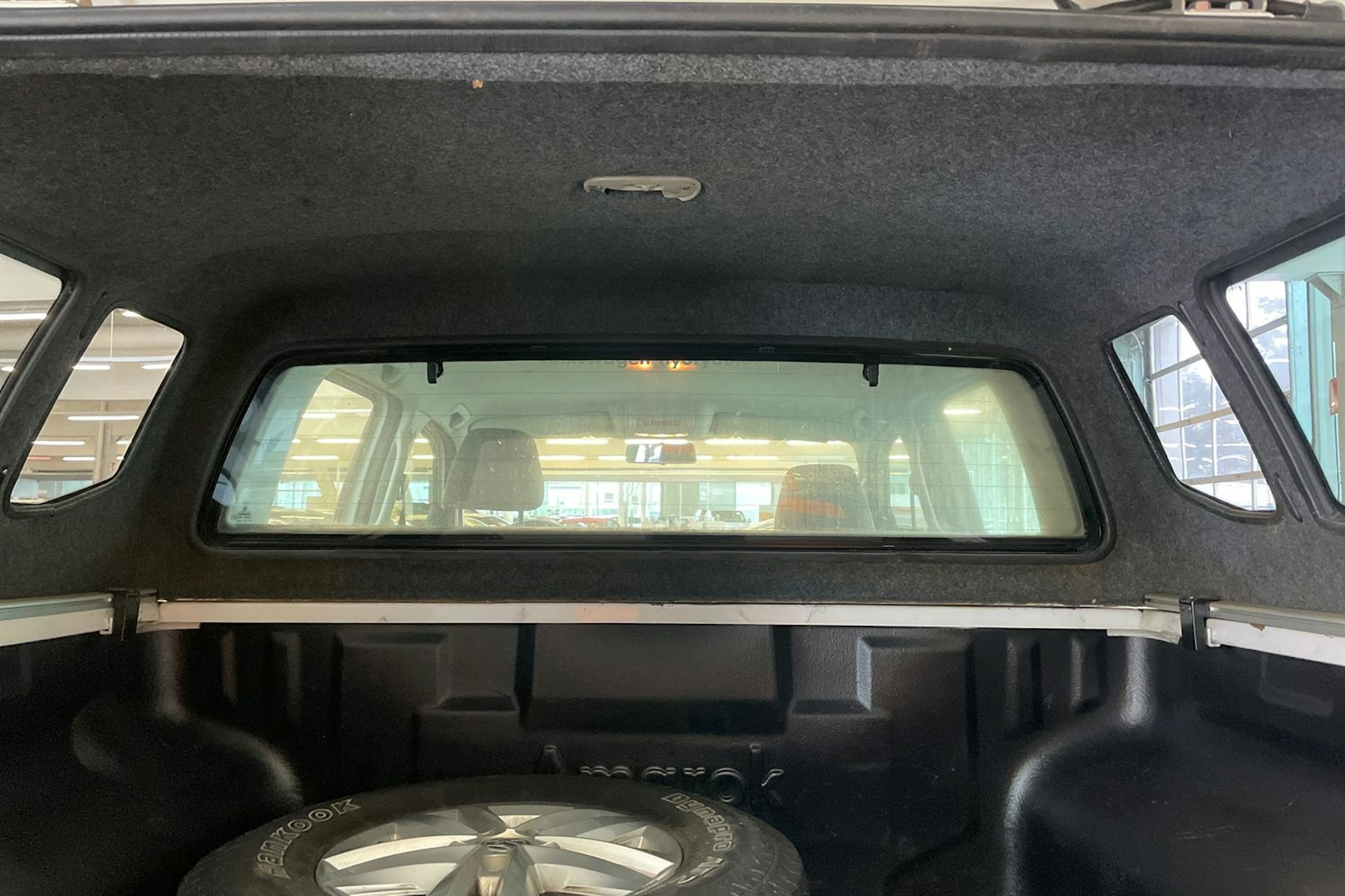 Valkoinen Volkswagen Amarok 2015 kuva 22.