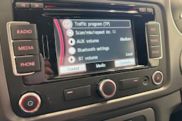 valkoinen Volkswagen Amarok 2015 kuva 12.
