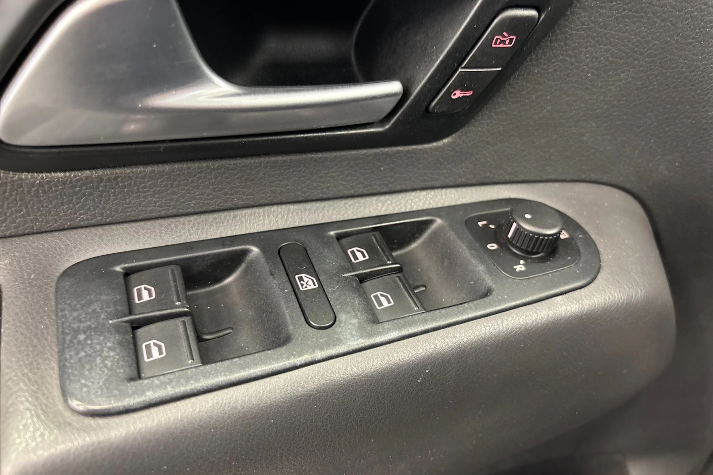 valkoinen Volkswagen Amarok 2015 kuva 15.