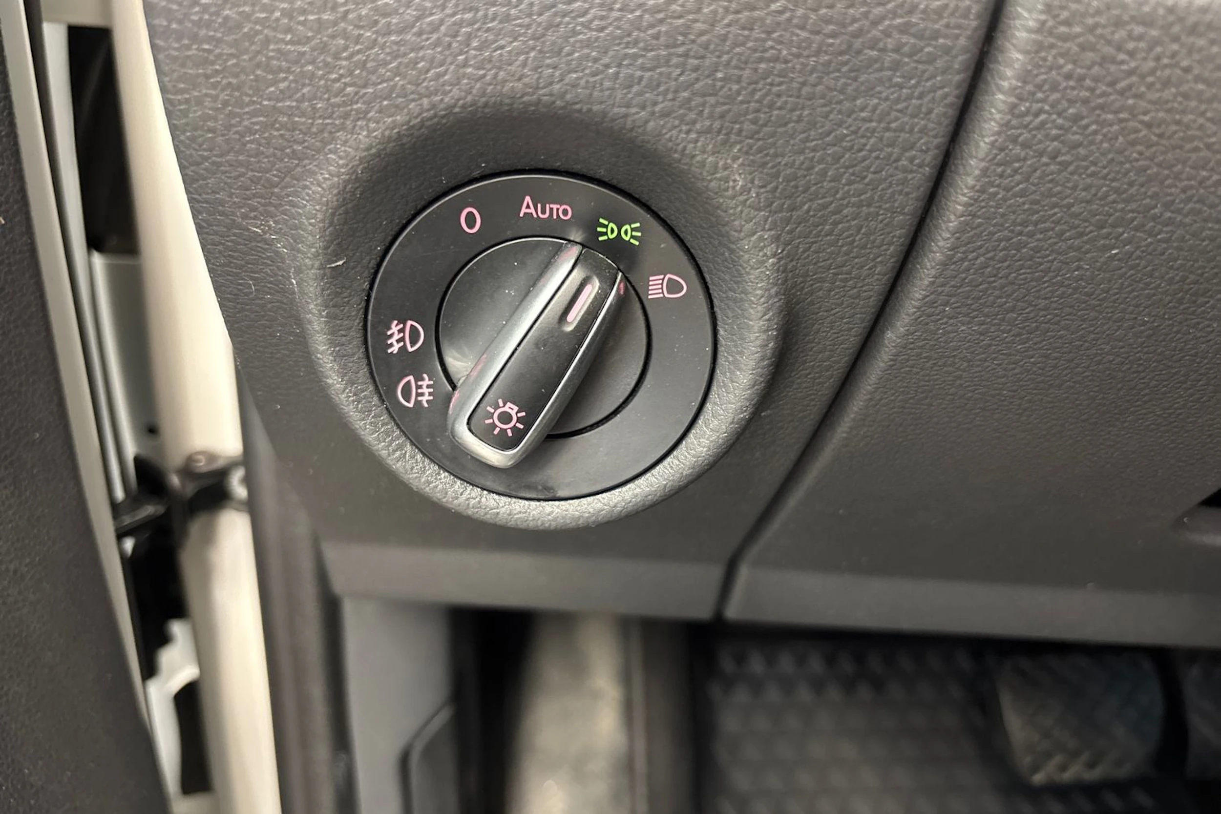 valkoinen Volkswagen Amarok 2015 kuva 16.