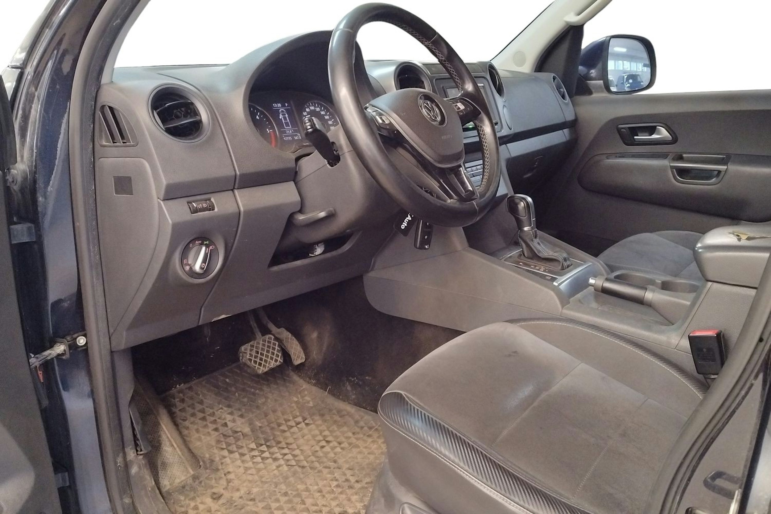 sininen Volkswagen Amarok 2015 kuva 3.