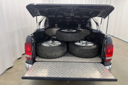 sininen Volkswagen Amarok 2015 kuva 14.