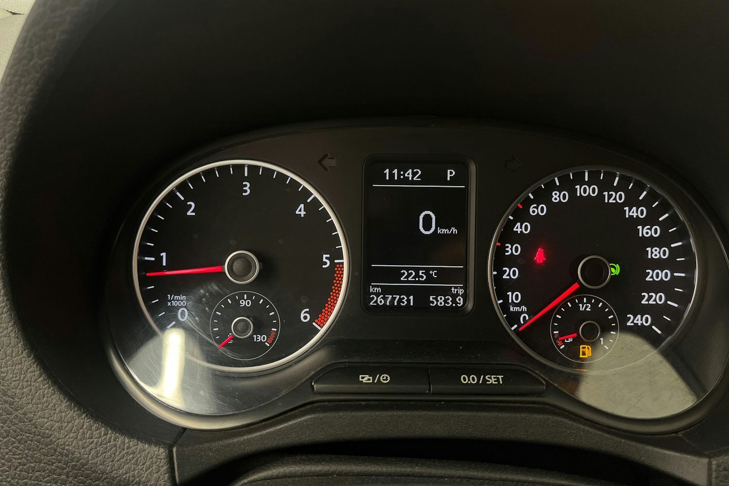sininen Volkswagen Amarok 2015 kuva 20.