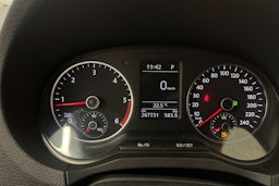 sininen Volkswagen Amarok 2015 kuva 20.