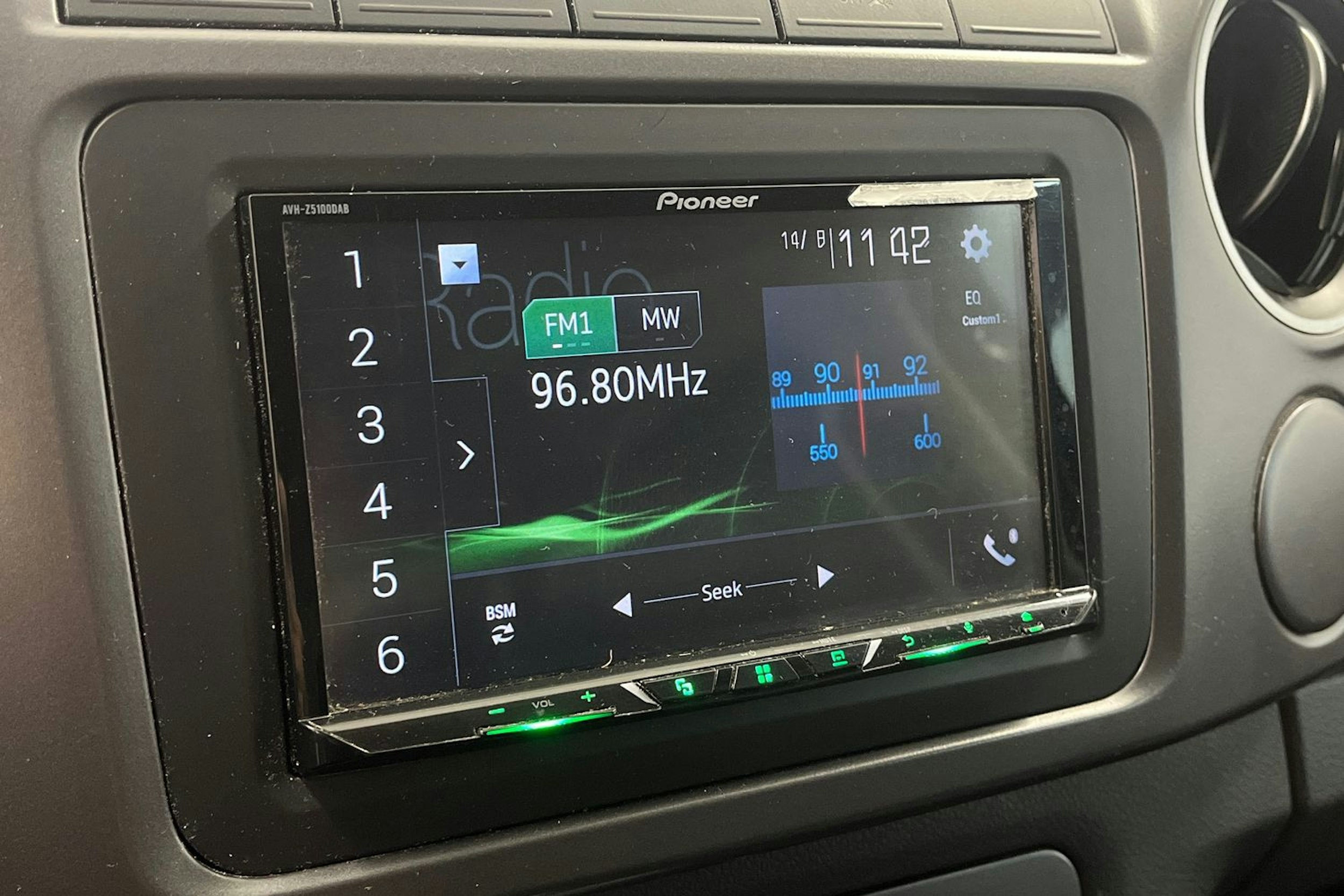 sininen Volkswagen Amarok 2015 kuva 22.