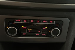 sininen Volkswagen Amarok 2015 kuva 24.