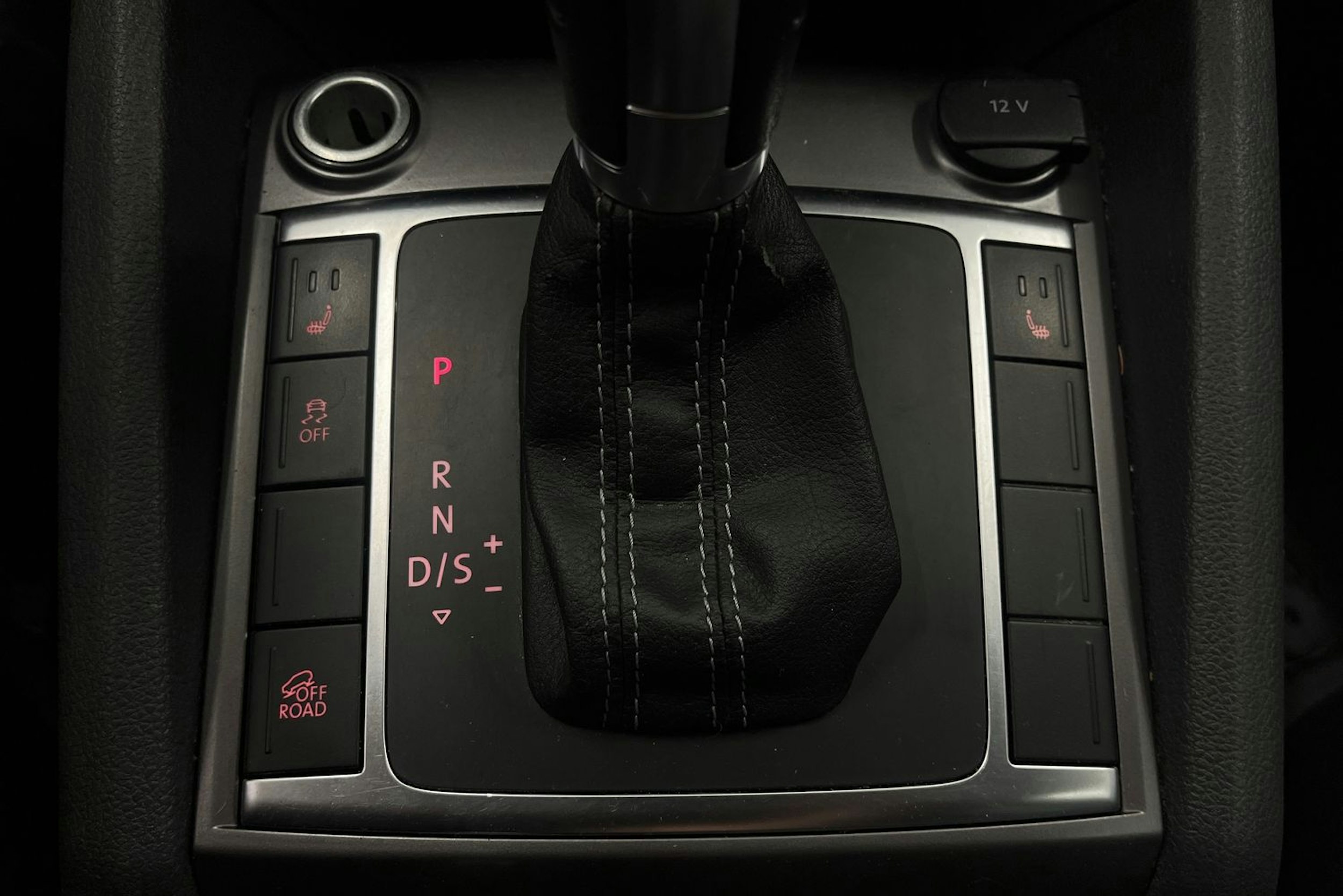 sininen Volkswagen Amarok 2015 kuva 25.