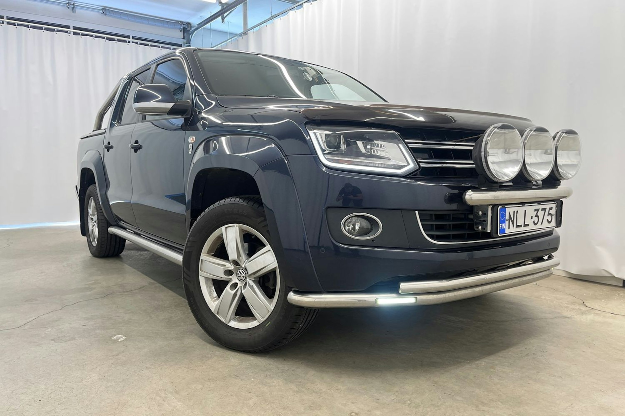 sininen Volkswagen Amarok 2015 kuva 27.