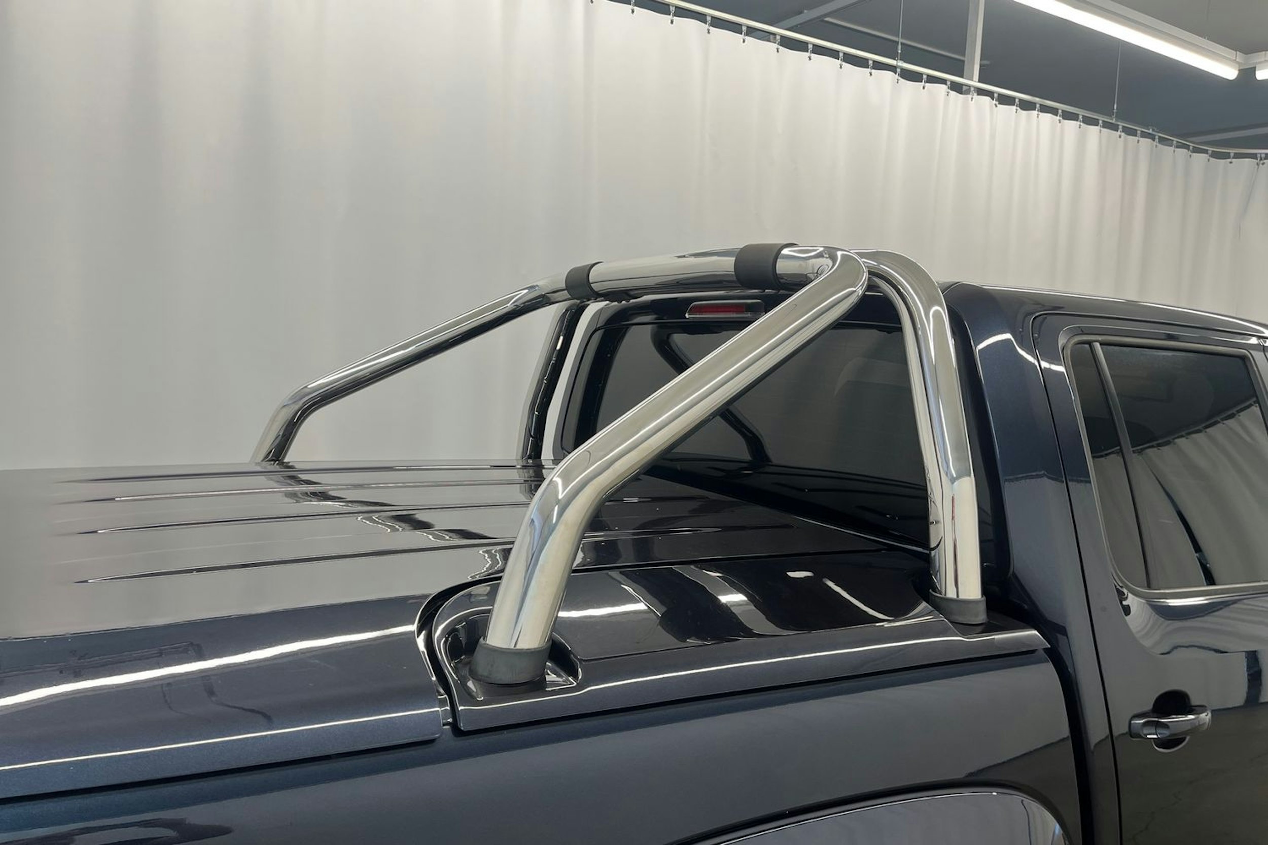 sininen Volkswagen Amarok 2015 kuva 29.