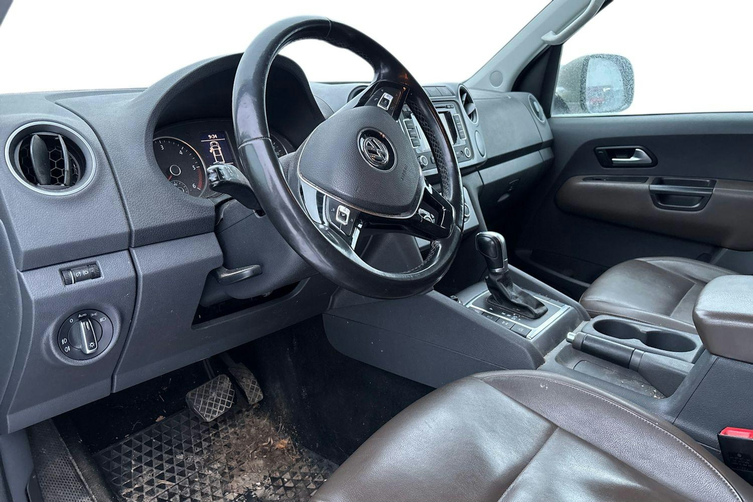 Ruskea (beige) Volkswagen Amarok 2015 kuva 3.