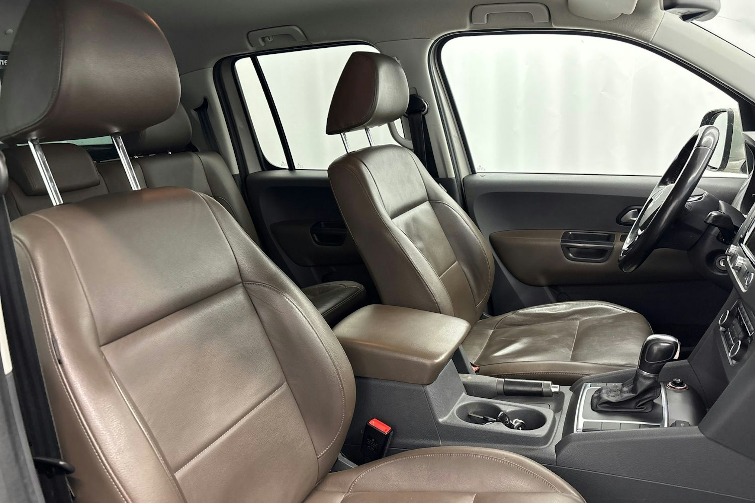 Ruskea (beige) Volkswagen Amarok 2016 kuva 13.