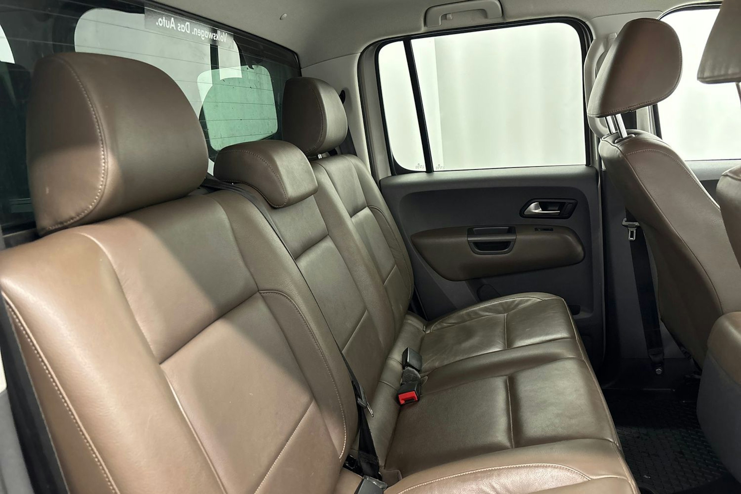 Ruskea (beige) Volkswagen Amarok 2016 kuva 17.