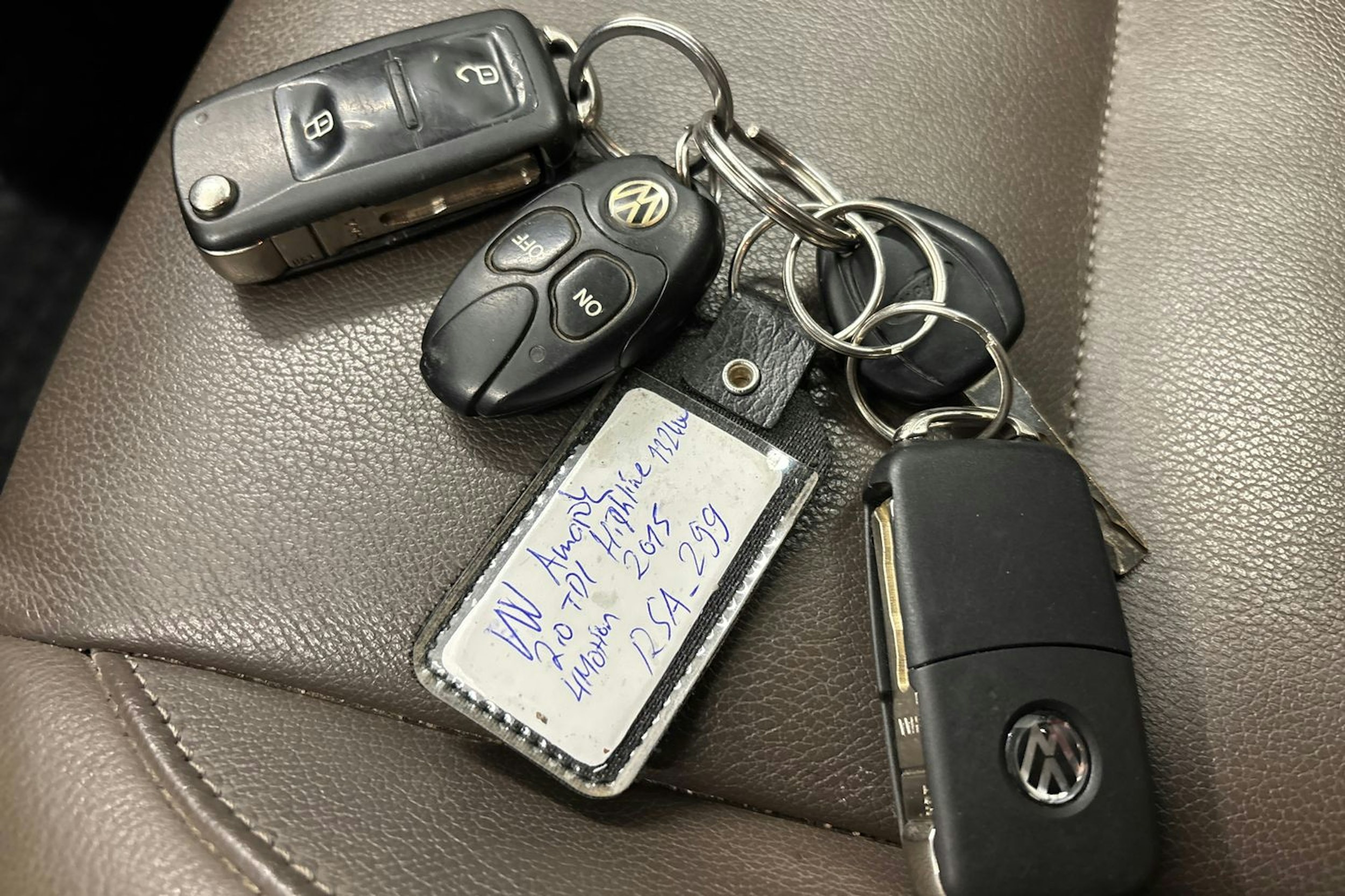 Ruskea (beige) Volkswagen Amarok 2016 kuva 23.