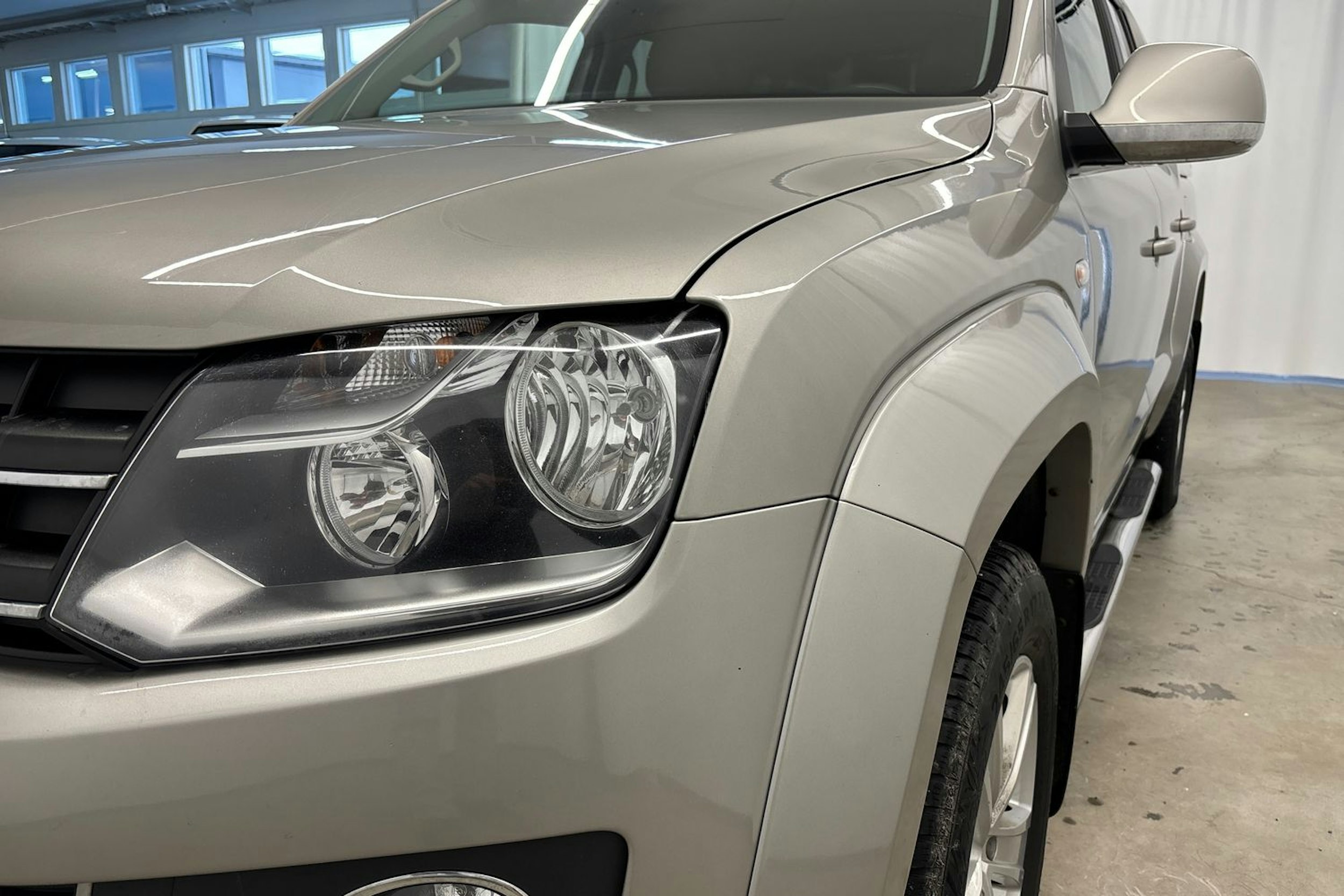 Ruskea (beige) Volkswagen Amarok 2016 kuva 26.