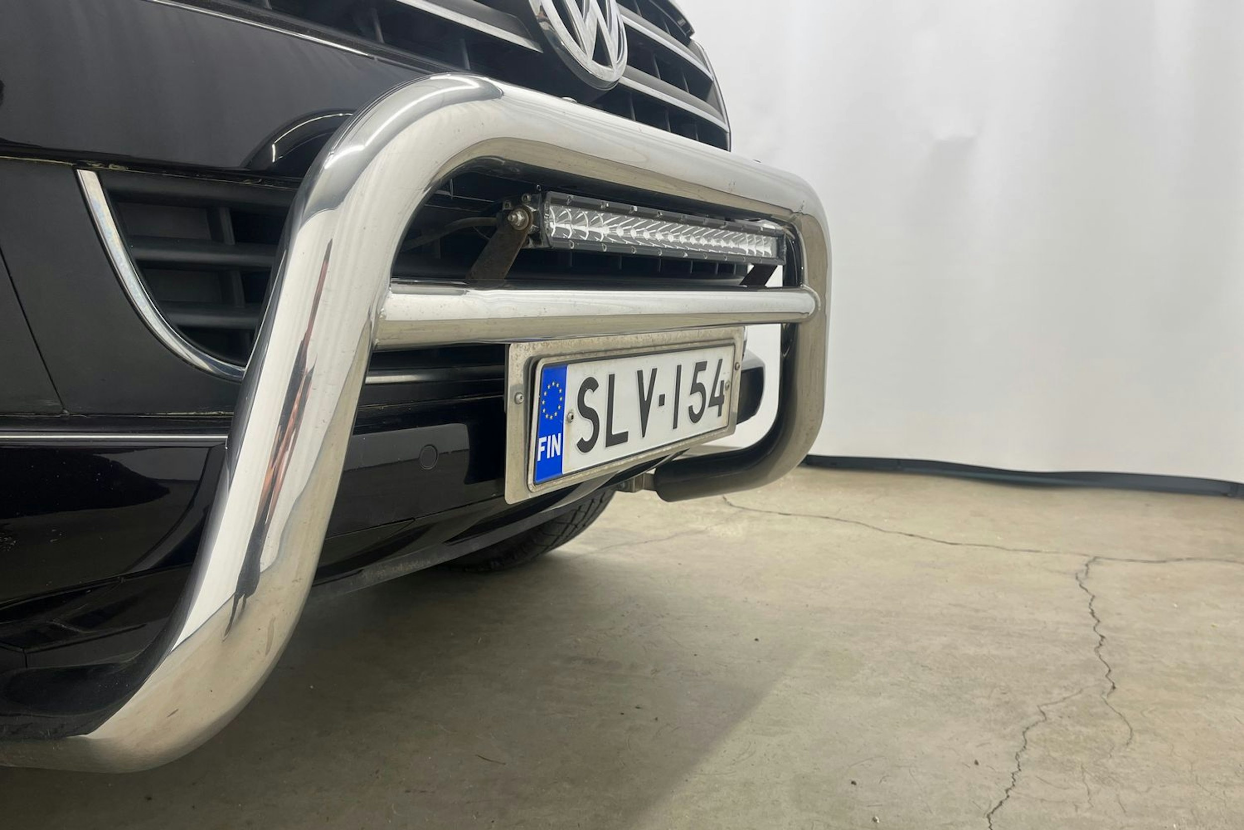 musta Volkswagen Amarok 2015 kuva 16.