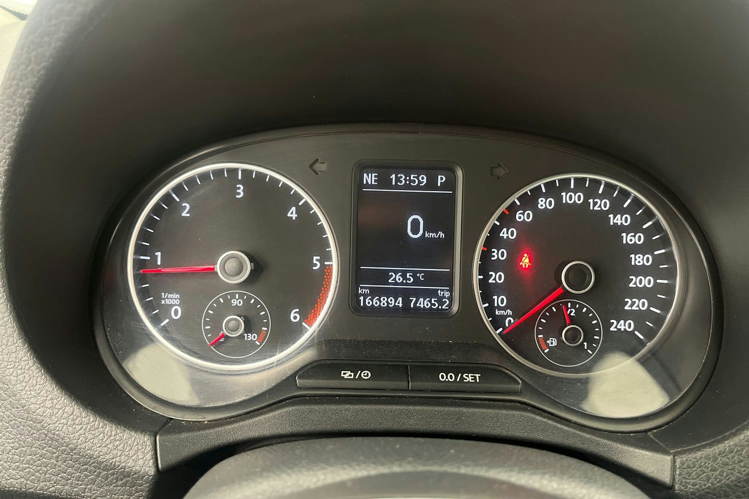 musta Volkswagen Amarok 2015 kuva 19.