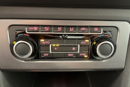 musta Volkswagen Amarok 2015 kuva 21.