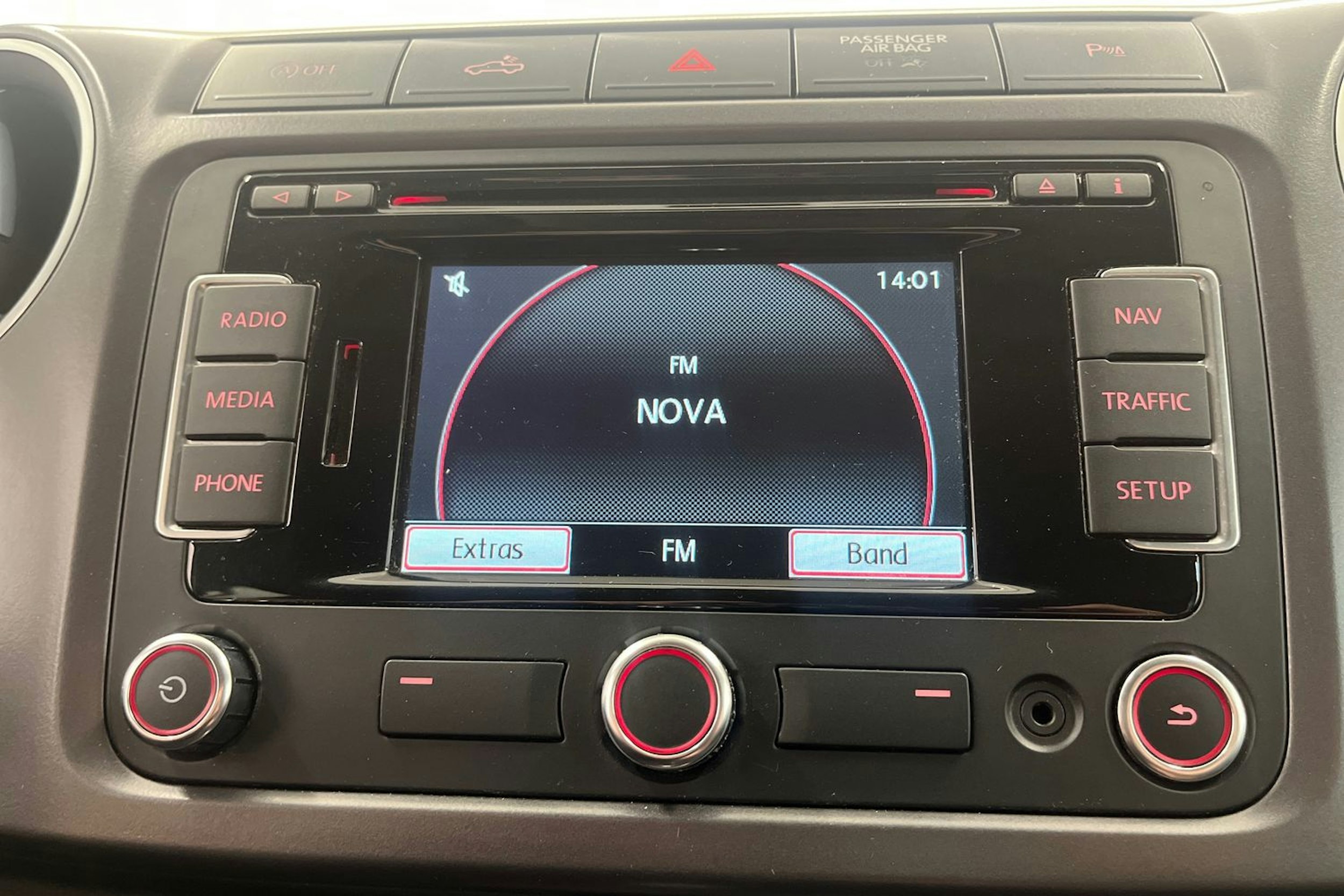 musta Volkswagen Amarok 2015 kuva 23.