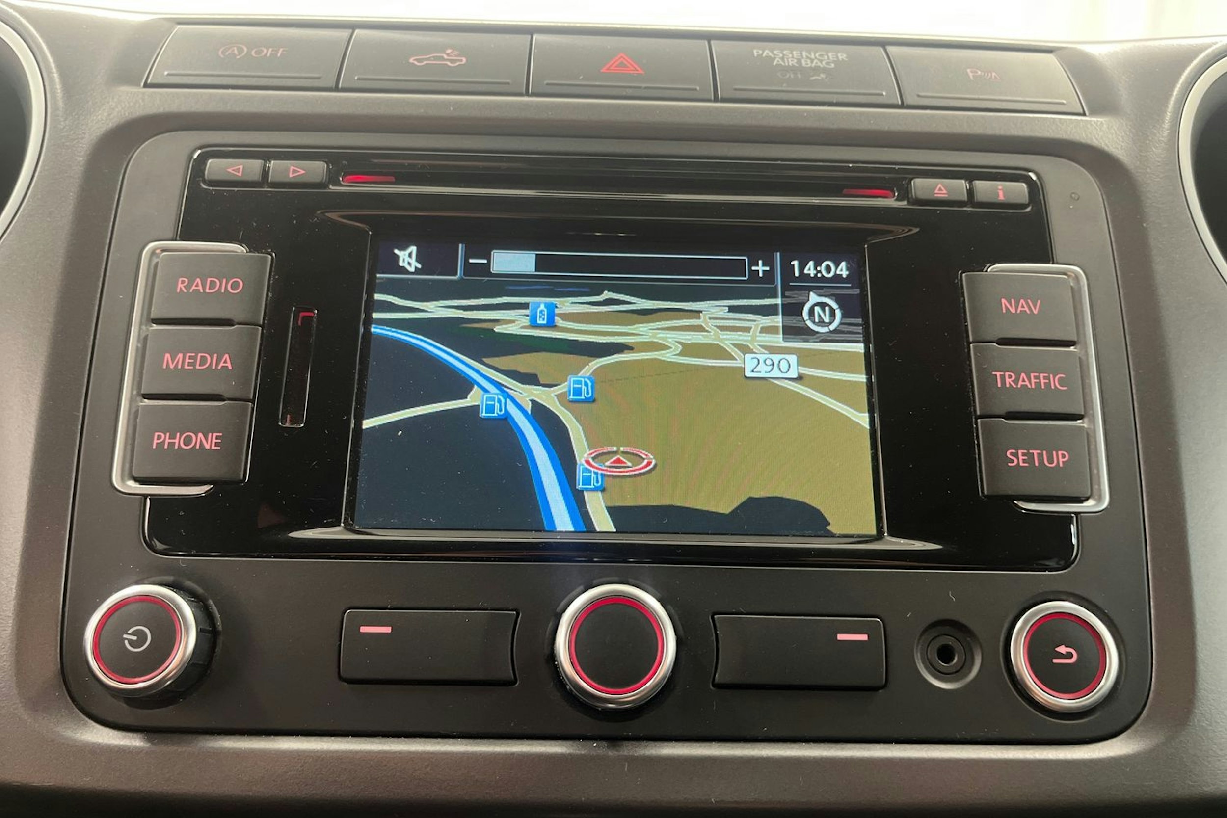 musta Volkswagen Amarok 2015 kuva 26.