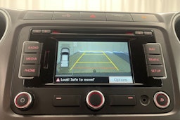 musta Volkswagen Amarok 2015 kuva 27.